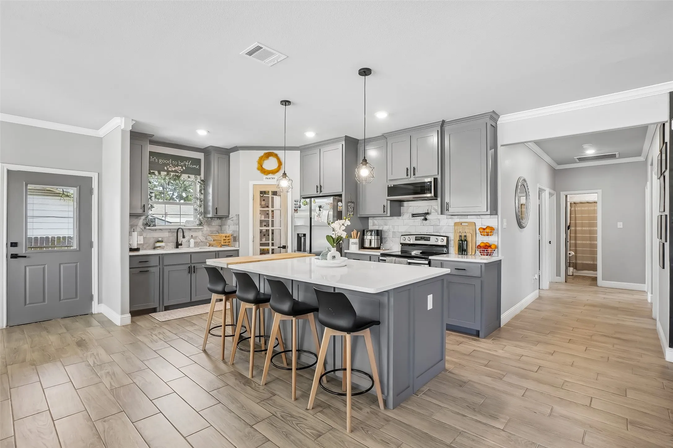 Single Family Residence For Sale in Tarrant County , 3600 Martin Street, Fort Worth, Texas 76119, 4 Bedroom, 3 Bathroom, 2 Garage spaces, 2,095 Sqft, built in 2022, mls#21363074, Real Estate Agent in Fort Worth, Homes For Sale in Tarrant county, Homes For Sale in Fort Worth, Realtor in Fort Worth Texas, Real Estate Brokerage Independent Realty Texas, Luminita Cordes Realtor