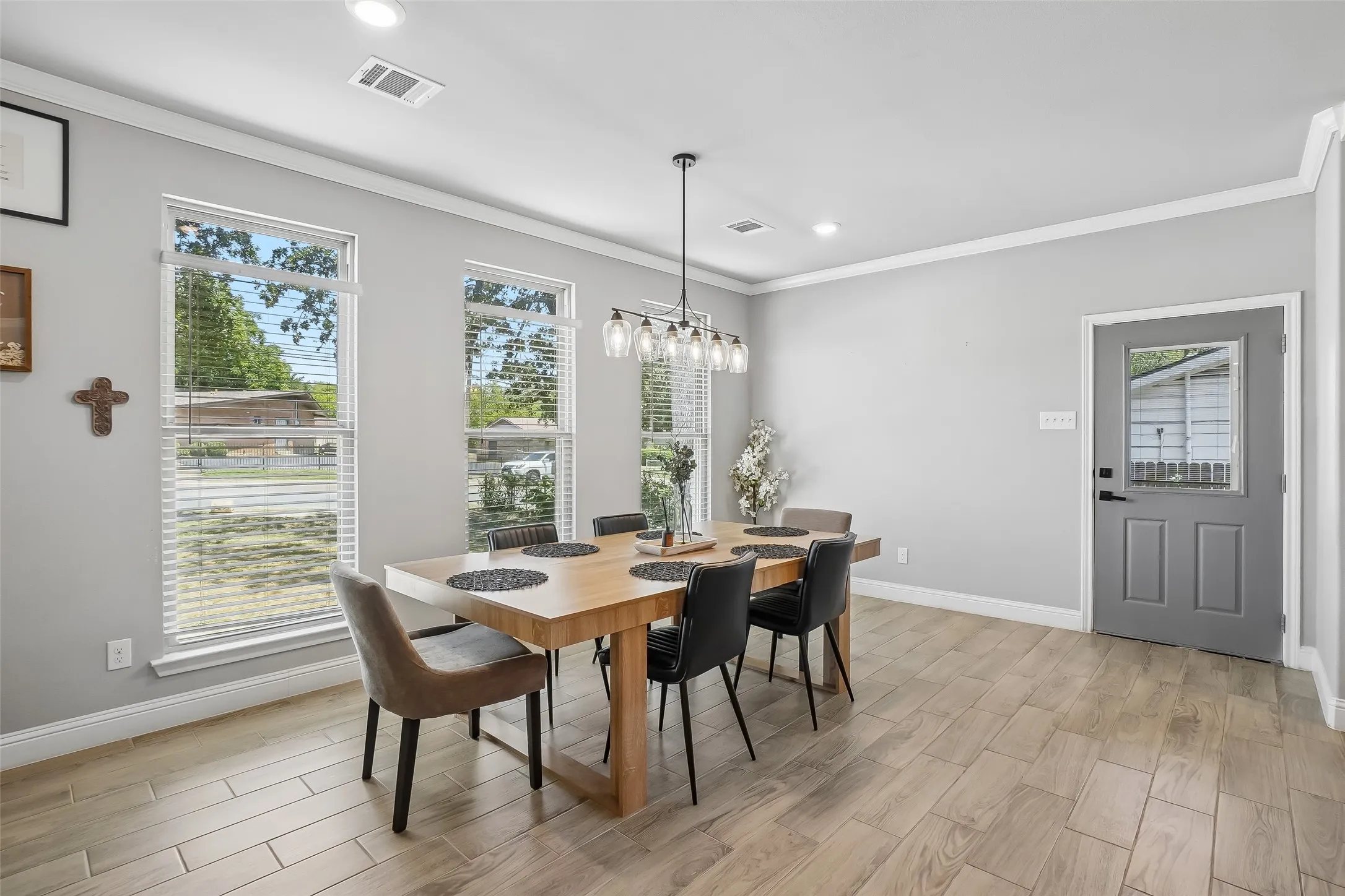 Single Family Residence For Sale in Tarrant County , 3600 Martin Street, Fort Worth, Texas 76119, 4 Bedroom, 3 Bathroom, 2 Garage spaces, 2,095 Sqft, built in 2022, mls#21363074, Real Estate Agent in Fort Worth, Homes For Sale in Tarrant county, Homes For Sale in Fort Worth, Realtor in Fort Worth Texas, Real Estate Brokerage Independent Realty Texas, Luminita Cordes Realtor