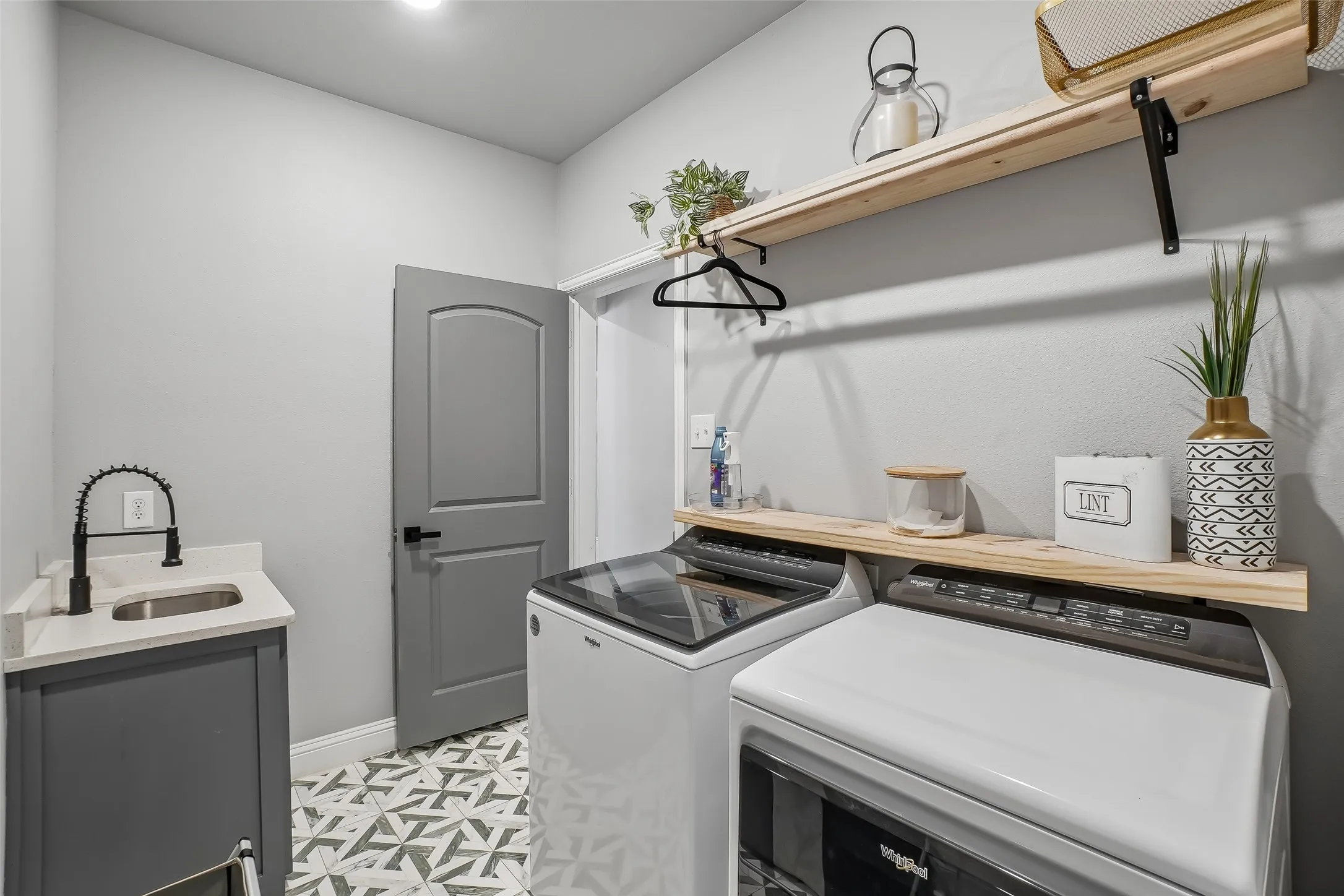 Single Family Residence For Sale in Tarrant County , 3600 Martin Street, Fort Worth, Texas 76119, 4 Bedroom, 3 Bathroom, 2 Garage spaces, 2,095 Sqft, built in 2022, mls#21363074, Real Estate Agent in Fort Worth, Homes For Sale in Tarrant county, Homes For Sale in Fort Worth, Realtor in Fort Worth Texas, Real Estate Brokerage Independent Realty Texas, Luminita Cordes Realtor