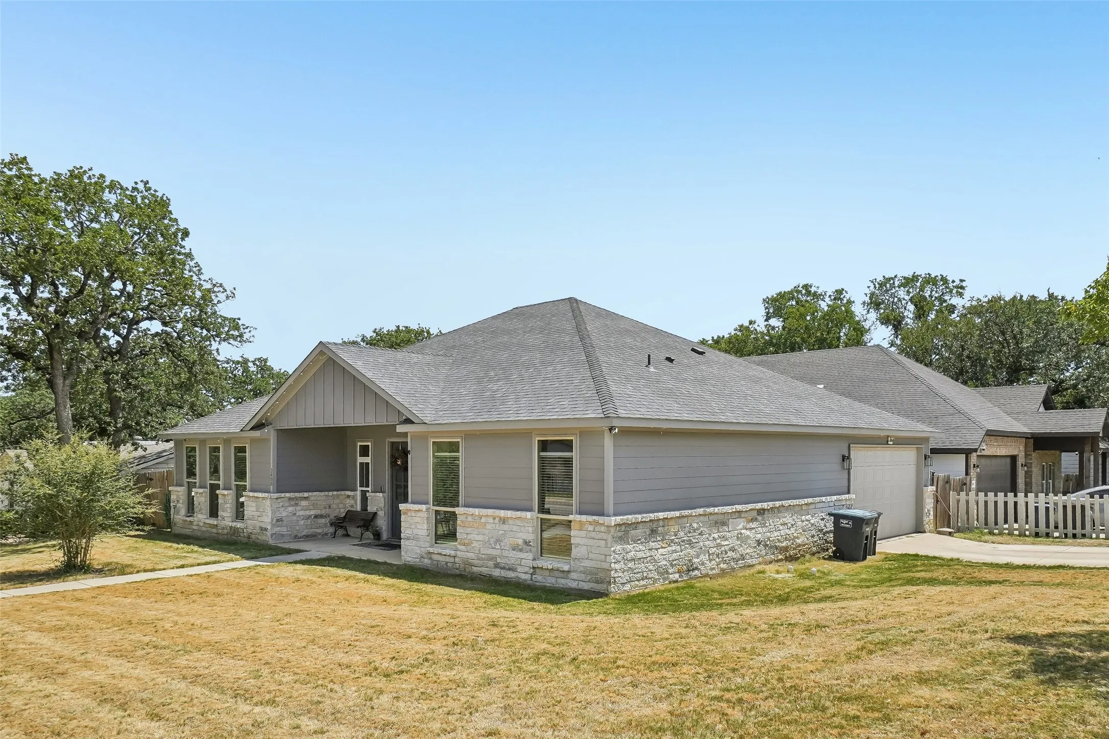 Single Family Residence For Sale in Tarrant County , 3600 Martin Street, Fort Worth, Texas 76119, 4 Bedroom, 3 Bathroom, 2 Garage spaces, 2,095 Sqft, built in 2022, mls#21363074, Real Estate Agent in Fort Worth, Homes For Sale in Tarrant county, Homes For Sale in Fort Worth, Realtor in Fort Worth Texas, Real Estate Brokerage Independent Realty Texas, Luminita Cordes Realtor
