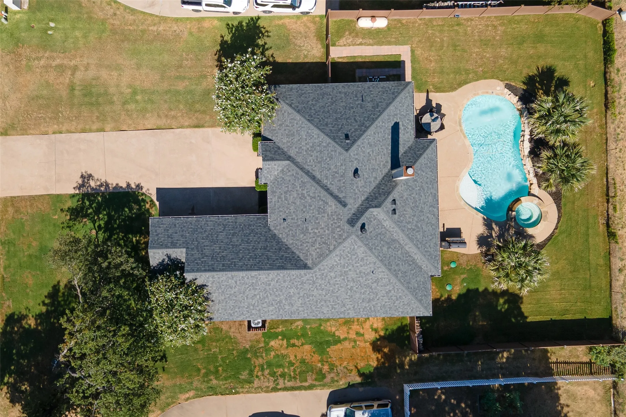 Single Family Residence For Sale in Hood County , 9719 Ravenswood Road, Granbury, Texas 76049, 3 Bedroom, 2 Bathroom, 2 Garage spaces, 1,946 Sqft, built in 2008, mls#21363269, Real Estate Agent in Granbury, Homes For Sale in Hood county, Homes For Sale in Granbury, Realtor in Granbury Texas, Real Estate Brokerage Independent Realty Texas, Luminita Cordes Realtor