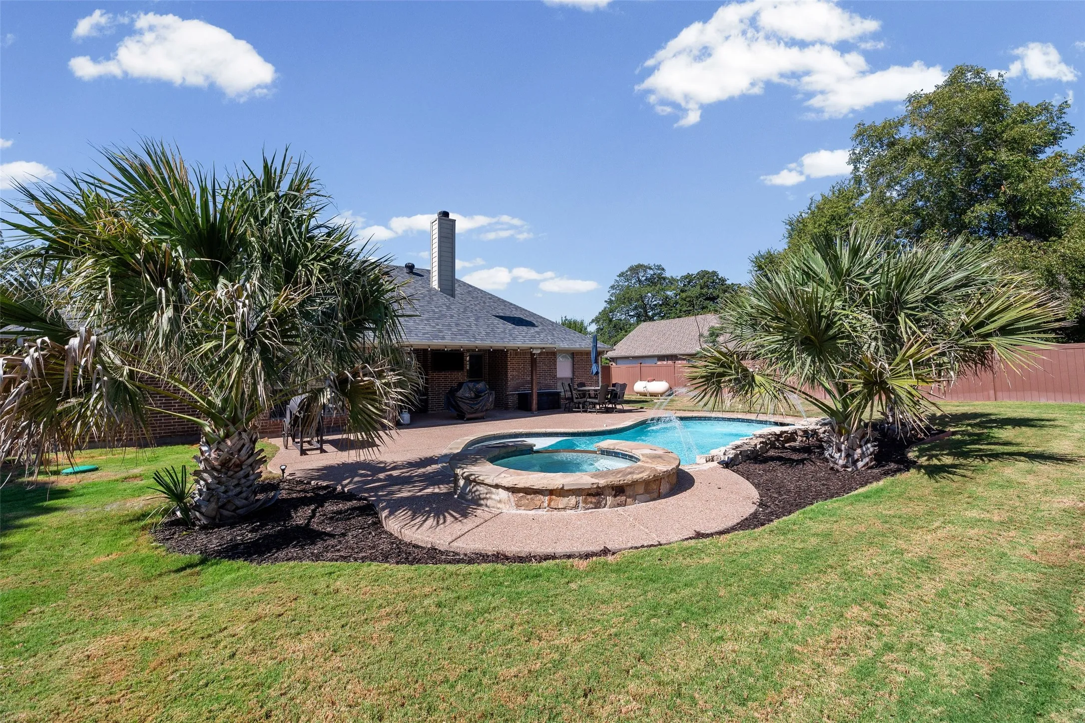 Single Family Residence For Sale in Hood County , 9719 Ravenswood Road, Granbury, Texas 76049, 3 Bedroom, 2 Bathroom, 2 Garage spaces, 1,946 Sqft, built in 2008, mls#21363269, Real Estate Agent in Granbury, Homes For Sale in Hood county, Homes For Sale in Granbury, Realtor in Granbury Texas, Real Estate Brokerage Independent Realty Texas, Luminita Cordes Realtor