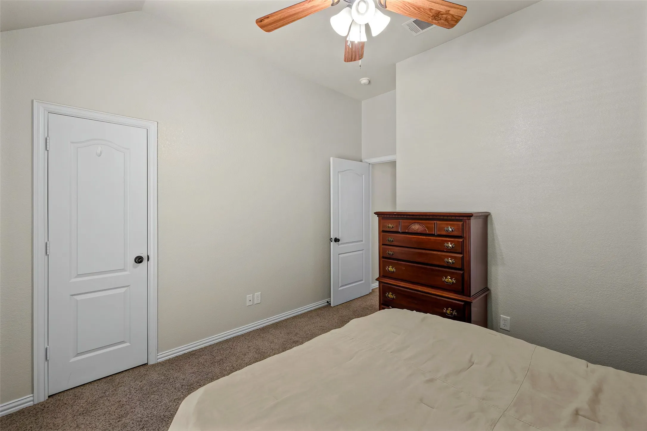 Single Family Residence For Sale in Hood County , 9719 Ravenswood Road, Granbury, Texas 76049, 3 Bedroom, 2 Bathroom, 2 Garage spaces, 1,946 Sqft, built in 2008, mls#21363269, Real Estate Agent in Granbury, Homes For Sale in Hood county, Homes For Sale in Granbury, Realtor in Granbury Texas, Real Estate Brokerage Independent Realty Texas, Luminita Cordes Realtor