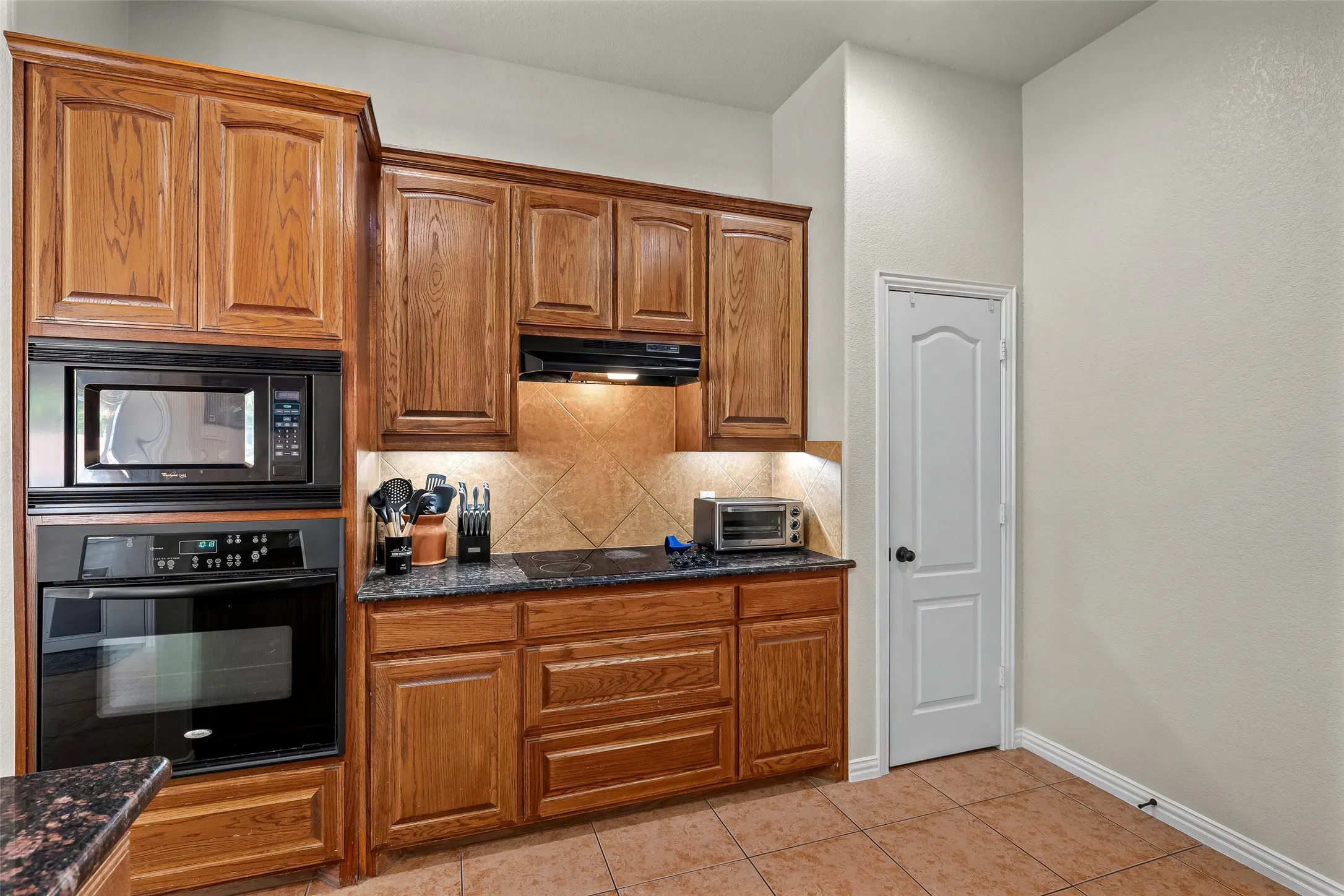Single Family Residence For Sale in Hood County , 9719 Ravenswood Road, Granbury, Texas 76049, 3 Bedroom, 2 Bathroom, 2 Garage spaces, 1,946 Sqft, built in 2008, mls#21363269, Real Estate Agent in Granbury, Homes For Sale in Hood county, Homes For Sale in Granbury, Realtor in Granbury Texas, Real Estate Brokerage Independent Realty Texas, Luminita Cordes Realtor