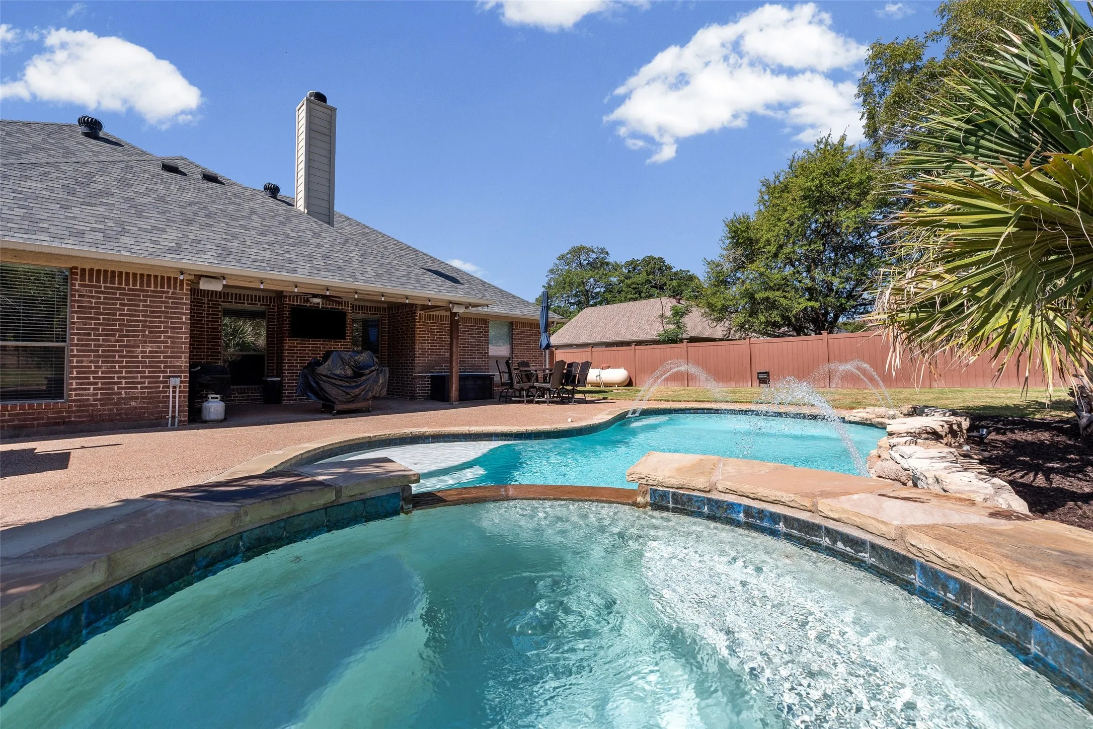 Single Family Residence For Sale in Hood County , 9719 Ravenswood Road, Granbury, Texas 76049, 3 Bedroom, 2 Bathroom, 2 Garage spaces, 1,946 Sqft, built in 2008, mls#21363269, Real Estate Agent in Granbury, Homes For Sale in Hood county, Homes For Sale in Granbury, Realtor in Granbury Texas, Real Estate Brokerage Independent Realty Texas, Luminita Cordes Realtor