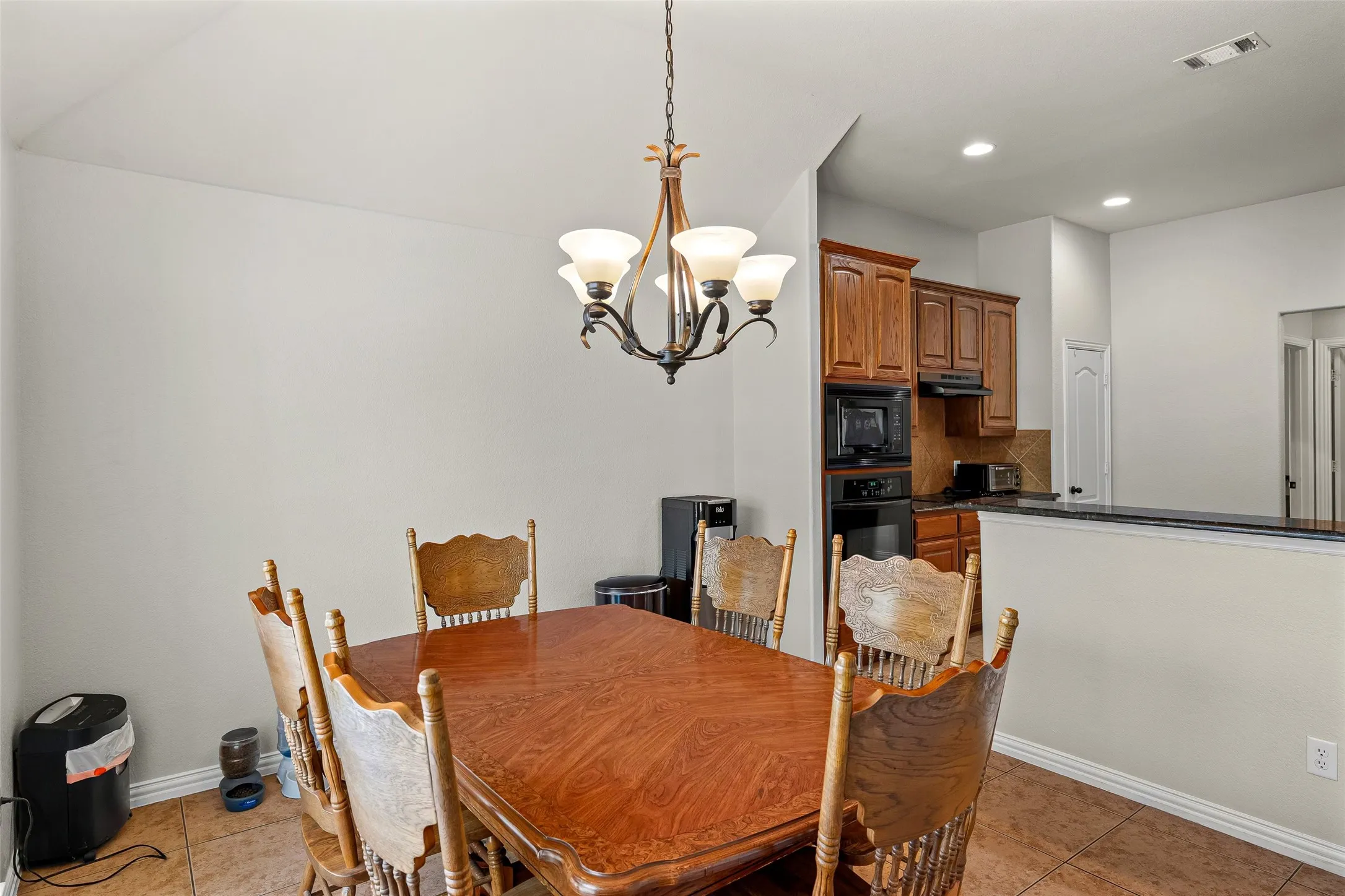 Single Family Residence For Sale in Hood County , 9719 Ravenswood Road, Granbury, Texas 76049, 3 Bedroom, 2 Bathroom, 2 Garage spaces, 1,946 Sqft, built in 2008, mls#21363269, Real Estate Agent in Granbury, Homes For Sale in Hood county, Homes For Sale in Granbury, Realtor in Granbury Texas, Real Estate Brokerage Independent Realty Texas, Luminita Cordes Realtor