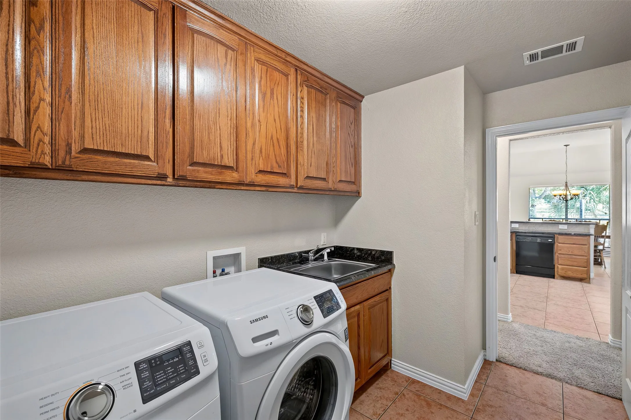 Single Family Residence For Sale in Hood County , 9719 Ravenswood Road, Granbury, Texas 76049, 3 Bedroom, 2 Bathroom, 2 Garage spaces, 1,946 Sqft, built in 2008, mls#21363269, Real Estate Agent in Granbury, Homes For Sale in Hood county, Homes For Sale in Granbury, Realtor in Granbury Texas, Real Estate Brokerage Independent Realty Texas, Luminita Cordes Realtor