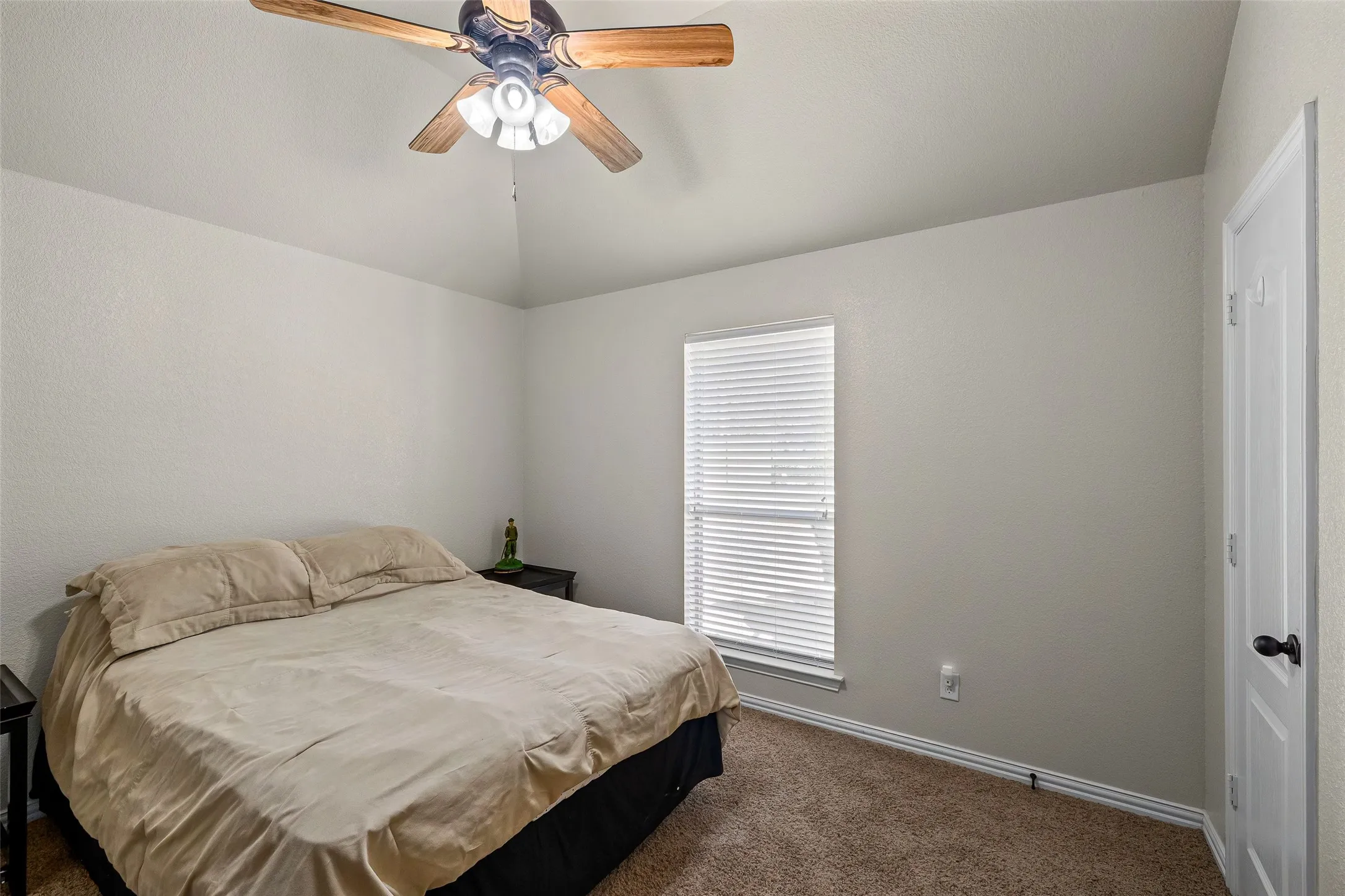 Single Family Residence For Sale in Hood County , 9719 Ravenswood Road, Granbury, Texas 76049, 3 Bedroom, 2 Bathroom, 2 Garage spaces, 1,946 Sqft, built in 2008, mls#21363269, Real Estate Agent in Granbury, Homes For Sale in Hood county, Homes For Sale in Granbury, Realtor in Granbury Texas, Real Estate Brokerage Independent Realty Texas, Luminita Cordes Realtor