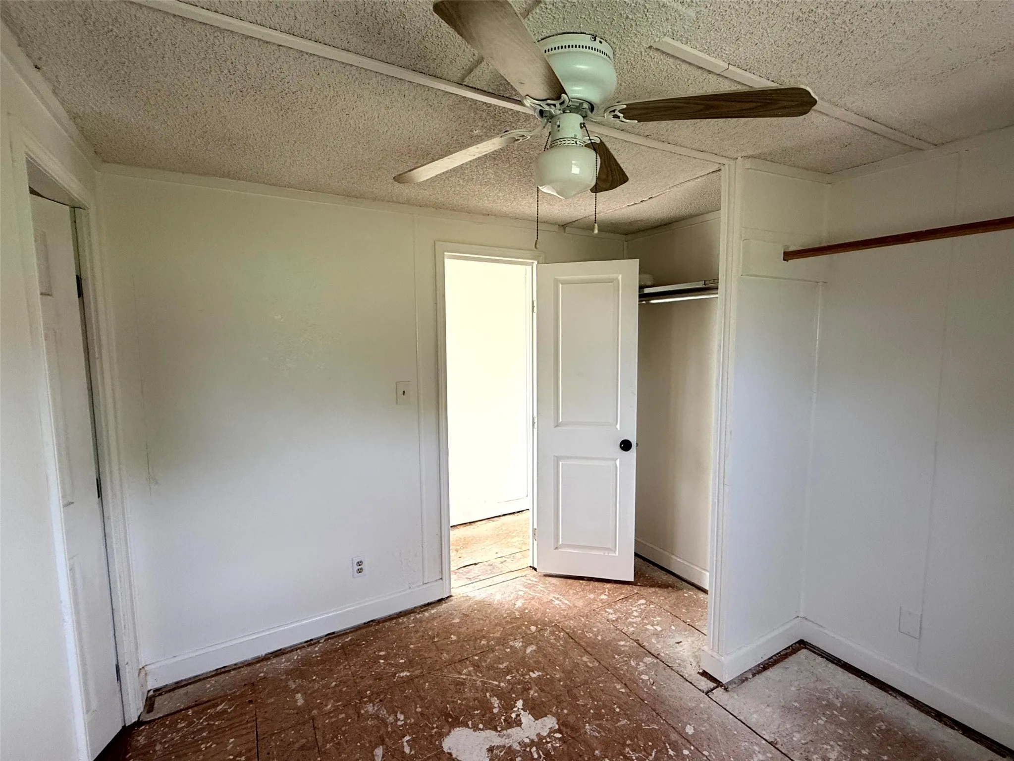 Mobile Home For Sale in Ellis County , 4361 Miller Road, Midlothian, Texas 76065, 2 Bedroom, 2 Bathroom, Garage spaces, 840 Sqft, built in 1984, Price $110,000, mls#21350303, Real Estate Agent in Midlothian, Homes For Sale in Ellis county, Homes For Sale in Midlothian, Realtor in Midlothian Texas, Real Estate Brokerage Independent Realty Texas, Luminita Cordes Realtor