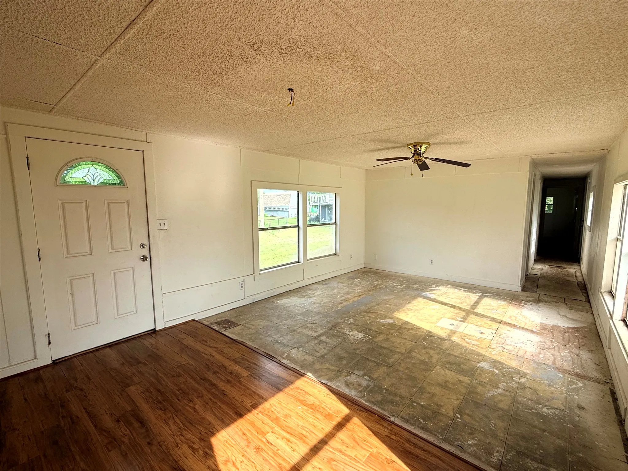Mobile Home For Sale in Ellis County , 4361 Miller Road, Midlothian, Texas 76065, 2 Bedroom, 2 Bathroom, Garage spaces, 840 Sqft, built in 1984, Price $110,000, mls#21350303, Real Estate Agent in Midlothian, Homes For Sale in Ellis county, Homes For Sale in Midlothian, Realtor in Midlothian Texas, Real Estate Brokerage Independent Realty Texas, Luminita Cordes Realtor