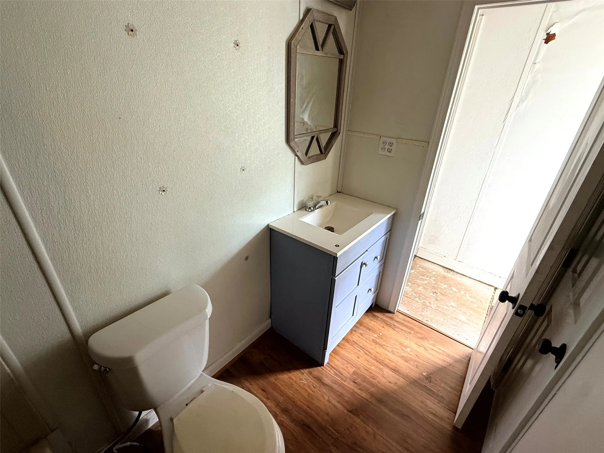 Mobile Home For Sale in Ellis County , 4361 Miller Road, Midlothian, Texas 76065, 2 Bedroom, 2 Bathroom, Garage spaces, 840 Sqft, built in 1984, Price $110,000, mls#21350303, Real Estate Agent in Midlothian, Homes For Sale in Ellis county, Homes For Sale in Midlothian, Realtor in Midlothian Texas, Real Estate Brokerage Independent Realty Texas, Luminita Cordes Realtor