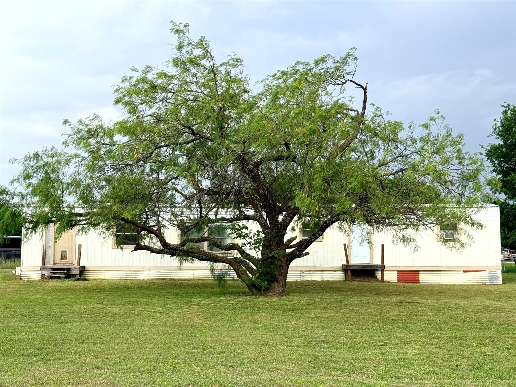 Mobile Home For Sale in Ellis County , 4361 Miller Road, Midlothian, Texas 76065, 2 Bedroom, 2 Bathroom, Garage spaces, 840 Sqft, built in 1984, Price $110,000, mls#21350303, Real Estate Agent in Midlothian, Homes For Sale in Ellis county, Homes For Sale in Midlothian, Realtor in Midlothian Texas, Real Estate Brokerage Independent Realty Texas, Luminita Cordes Realtor