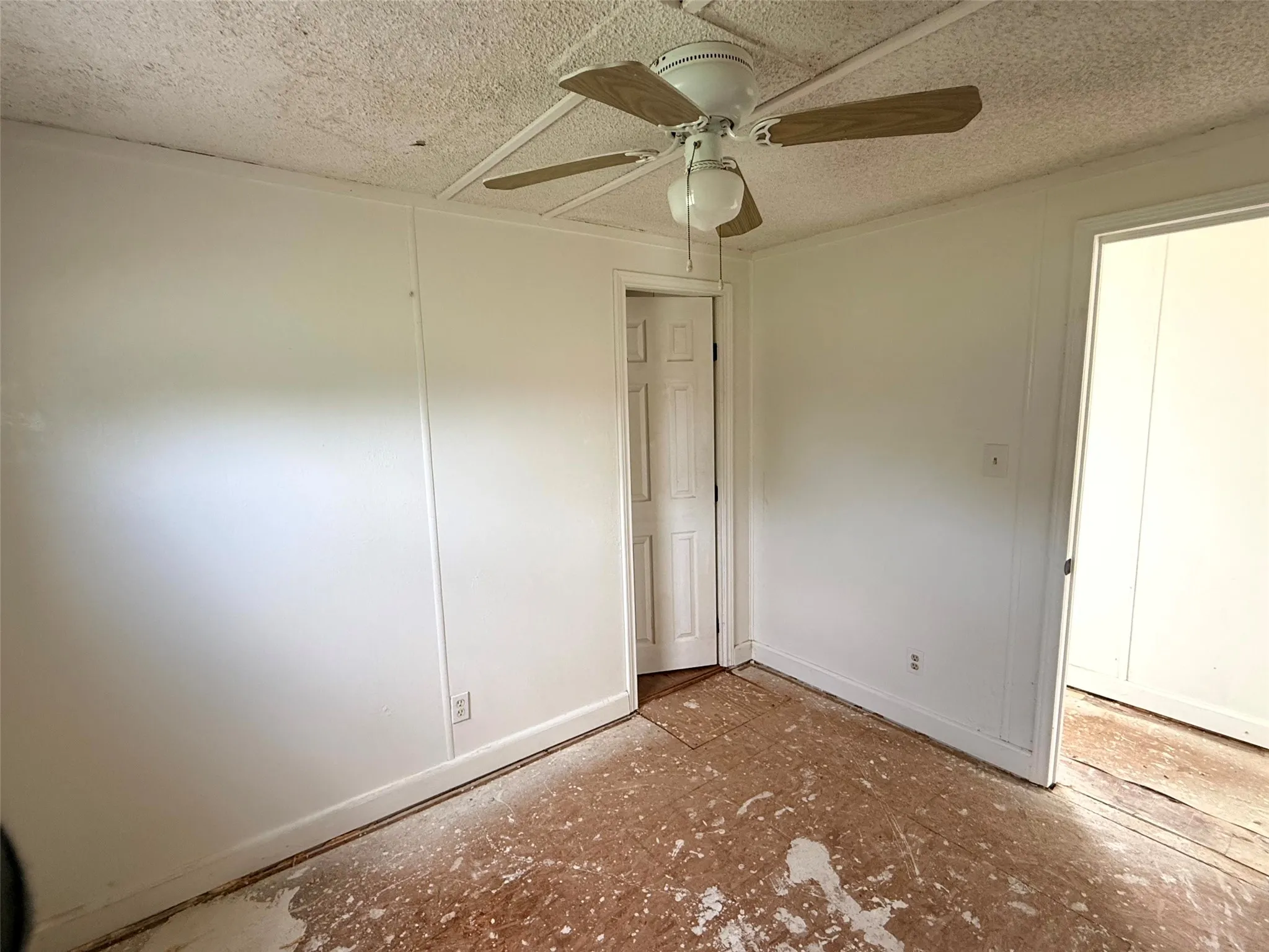 Mobile Home For Sale in Ellis County , 4361 Miller Road, Midlothian, Texas 76065, 2 Bedroom, 2 Bathroom, Garage spaces, 840 Sqft, built in 1984, Price $110,000, mls#21350303, Real Estate Agent in Midlothian, Homes For Sale in Ellis county, Homes For Sale in Midlothian, Realtor in Midlothian Texas, Real Estate Brokerage Independent Realty Texas, Luminita Cordes Realtor