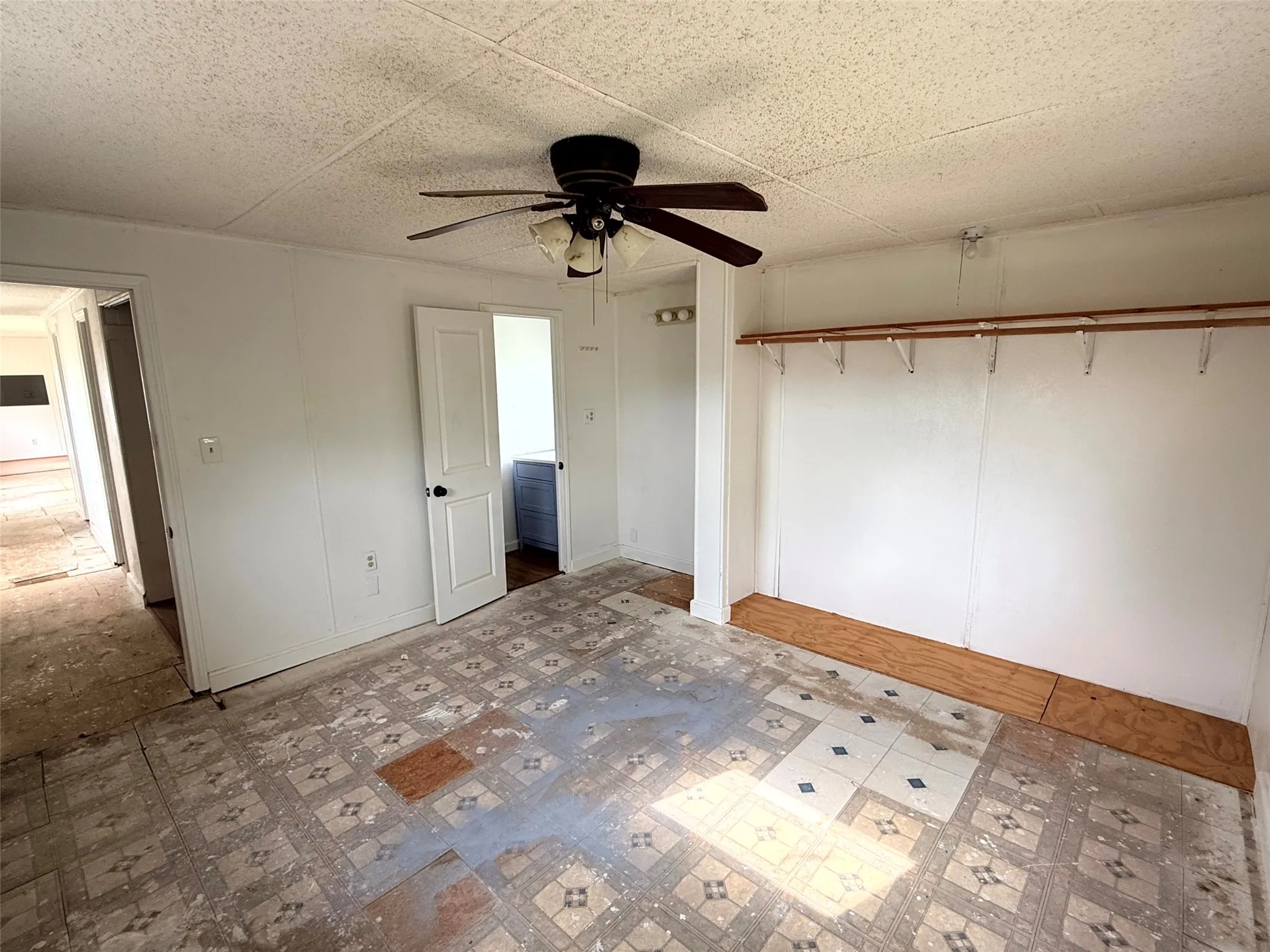 Mobile Home For Sale in Ellis County , 4361 Miller Road, Midlothian, Texas 76065, 2 Bedroom, 2 Bathroom, Garage spaces, 840 Sqft, built in 1984, Price $110,000, mls#21350303, Real Estate Agent in Midlothian, Homes For Sale in Ellis county, Homes For Sale in Midlothian, Realtor in Midlothian Texas, Real Estate Brokerage Independent Realty Texas, Luminita Cordes Realtor
