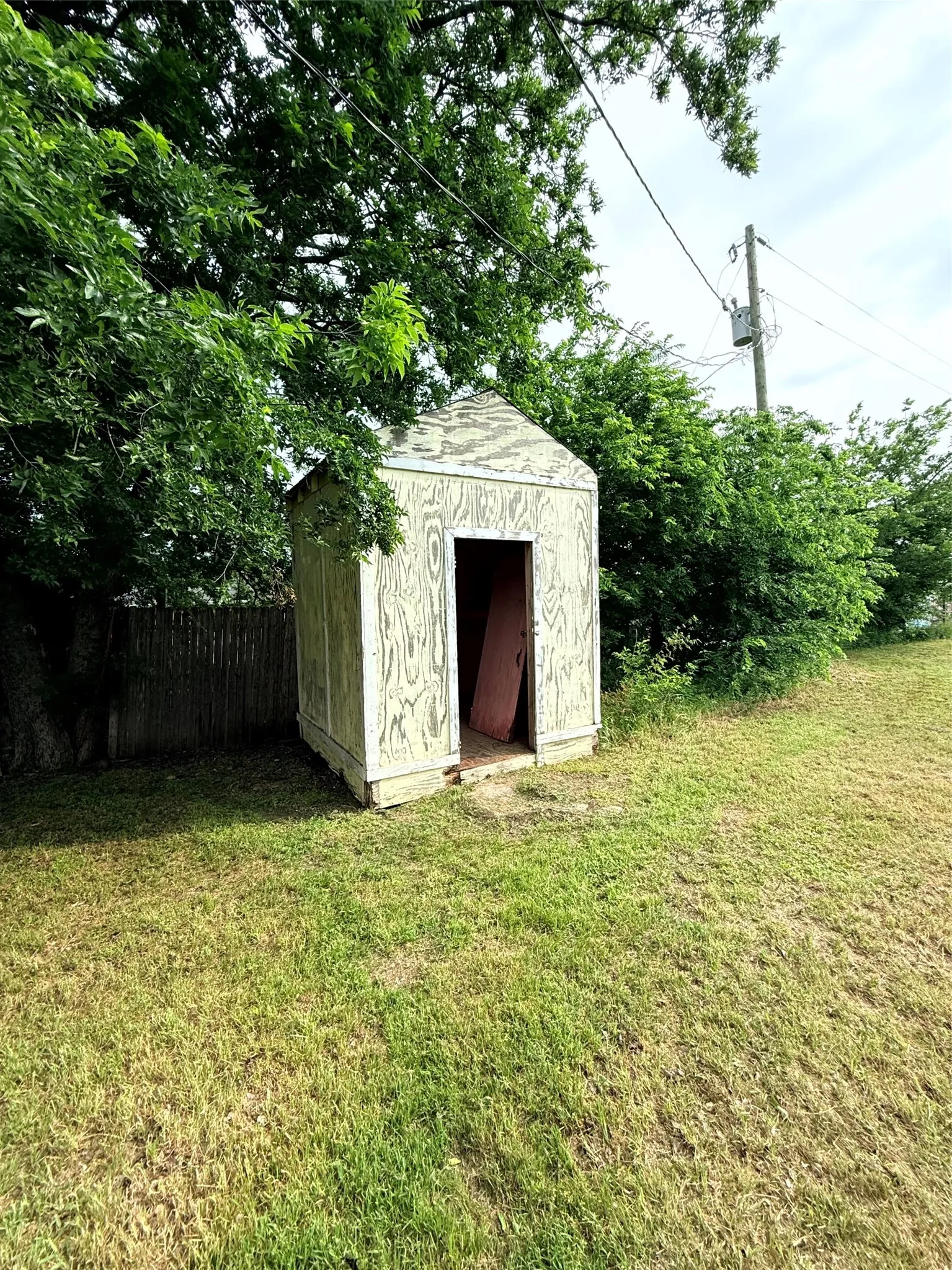 Mobile Home For Sale in Ellis County , 4361 Miller Road, Midlothian, Texas 76065, 2 Bedroom, 2 Bathroom, Garage spaces, 840 Sqft, built in 1984, Price $110,000, mls#21350303, Real Estate Agent in Midlothian, Homes For Sale in Ellis county, Homes For Sale in Midlothian, Realtor in Midlothian Texas, Real Estate Brokerage Independent Realty Texas, Luminita Cordes Realtor