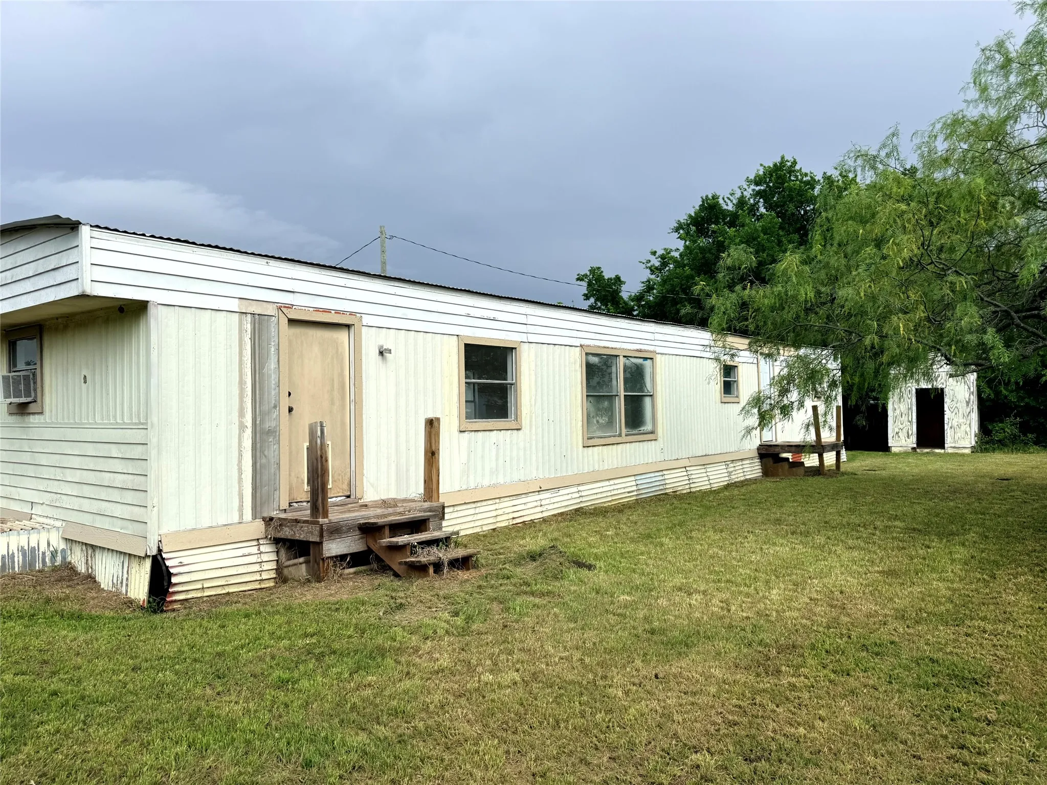 Mobile Home For Sale in Ellis County , 4361 Miller Road, Midlothian, Texas 76065, 2 Bedroom, 2 Bathroom, Garage spaces, 840 Sqft, built in 1984, Price $110,000, mls#21350303, Real Estate Agent in Midlothian, Homes For Sale in Ellis county, Homes For Sale in Midlothian, Realtor in Midlothian Texas, Real Estate Brokerage Independent Realty Texas, Luminita Cordes Realtor