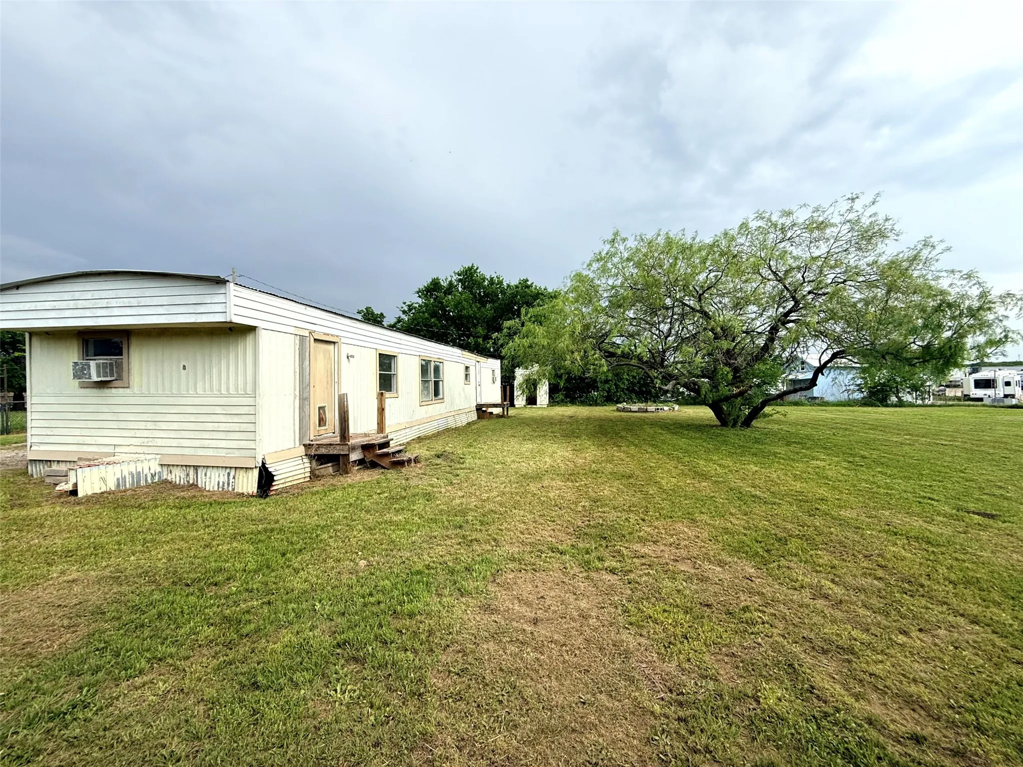 Mobile Home For Sale in Ellis County , 4361 Miller Road, Midlothian, Texas 76065, 2 Bedroom, 2 Bathroom, Garage spaces, 840 Sqft, built in 1984, Price $110,000, mls#21350303, Real Estate Agent in Midlothian, Homes For Sale in Ellis county, Homes For Sale in Midlothian, Realtor in Midlothian Texas, Real Estate Brokerage Independent Realty Texas, Luminita Cordes Realtor