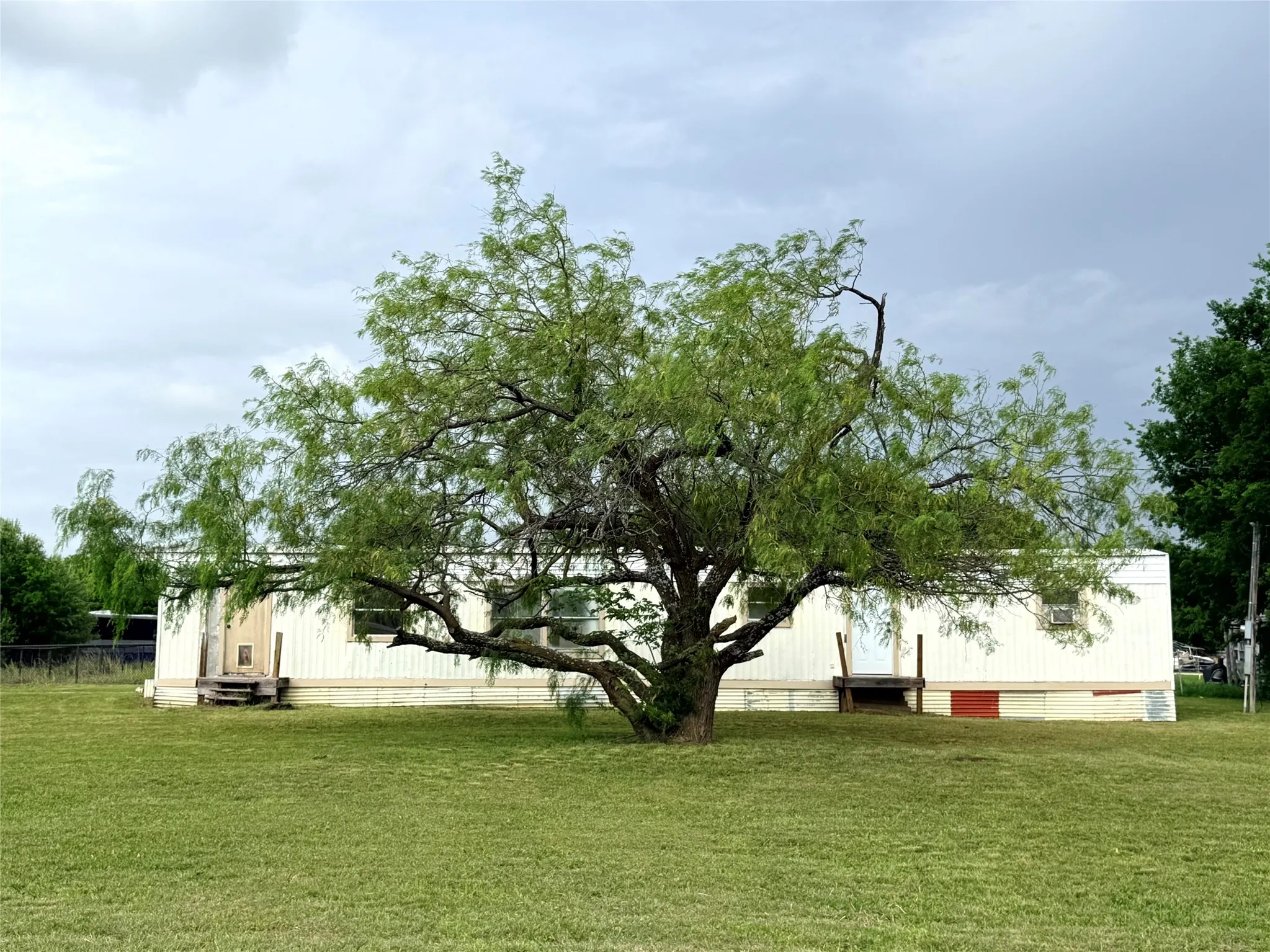 Mobile Home For Sale in Ellis County , 4361 Miller Road, Midlothian, Texas 76065, 2 Bedroom, 2 Bathroom, Garage spaces, 840 Sqft, built in 1984, Price $110,000, mls#21350303, Real Estate Agent in Midlothian, Homes For Sale in Ellis county, Homes For Sale in Midlothian, Realtor in Midlothian Texas, Real Estate Brokerage Independent Realty Texas, Luminita Cordes Realtor