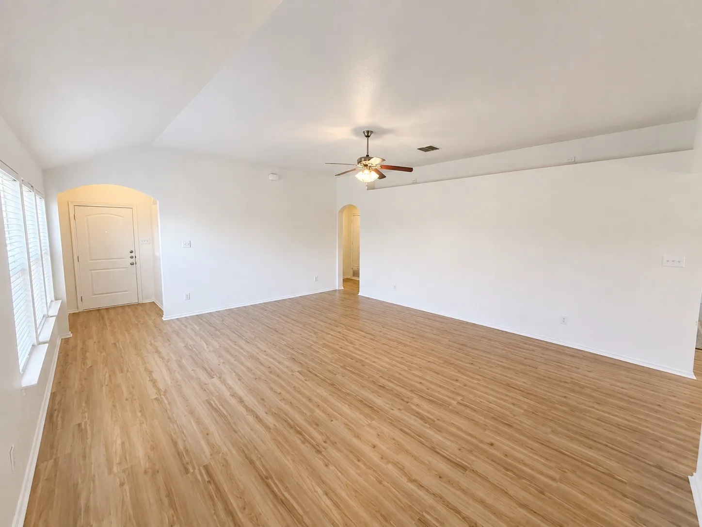 Single Family Residence For Sale in Hood County , 7322 Mistletoe Trail, Granbury, Texas 76048, 4 Bedroom, 2 Bathroom, 2 Garage spaces, 1,751 Sqft, built in 2015, mls#21360838, Real Estate Agent in Granbury, Homes For Sale in Hood county, Homes For Sale in Granbury, Realtor in Granbury Texas, Real Estate Brokerage Independent Realty Texas, Luminita Cordes Realtor