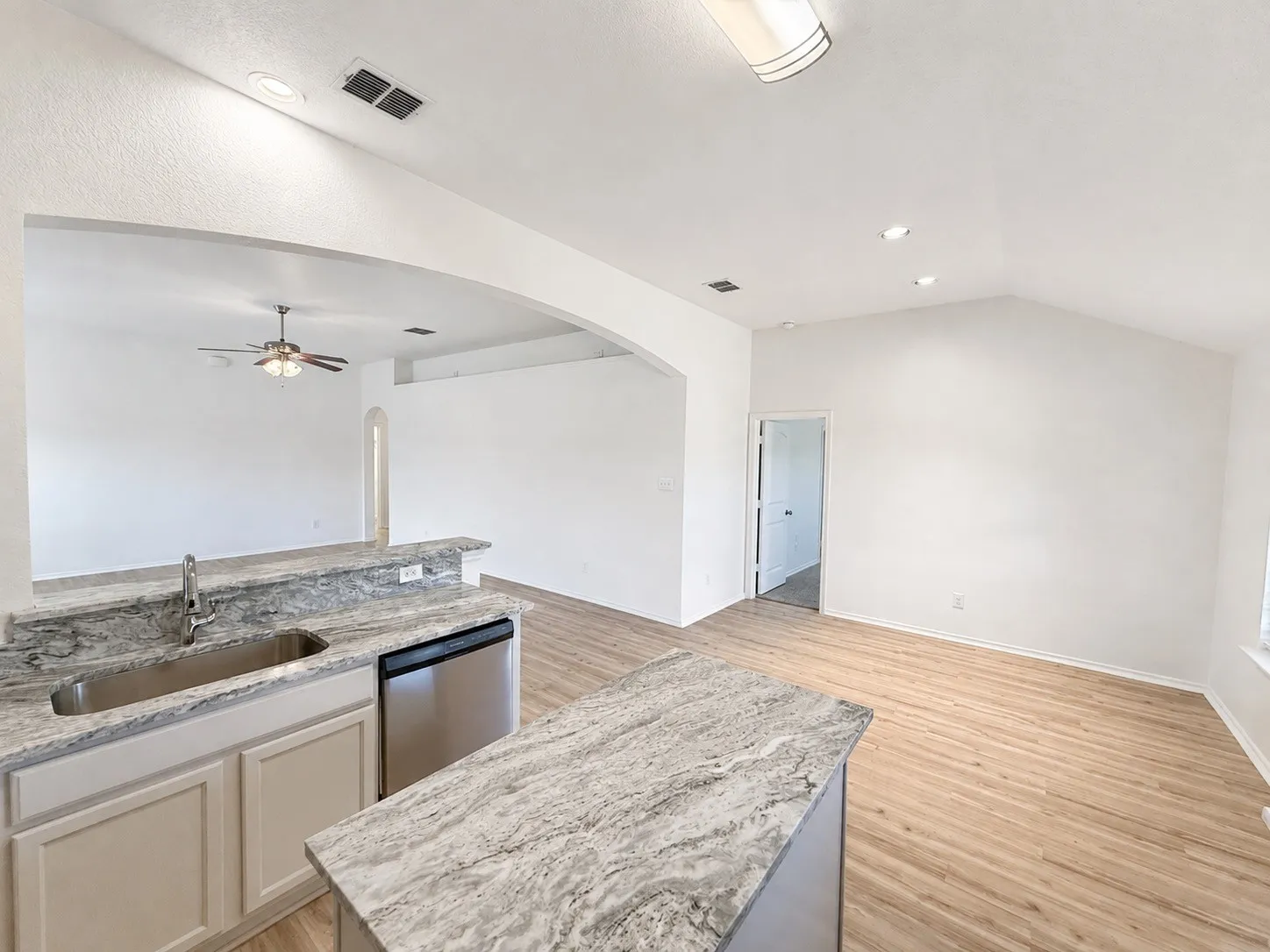 Single Family Residence For Sale in Hood County , 7322 Mistletoe Trail, Granbury, Texas 76048, 4 Bedroom, 2 Bathroom, 2 Garage spaces, 1,751 Sqft, built in 2015, mls#21360838, Real Estate Agent in Granbury, Homes For Sale in Hood county, Homes For Sale in Granbury, Realtor in Granbury Texas, Real Estate Brokerage Independent Realty Texas, Luminita Cordes Realtor