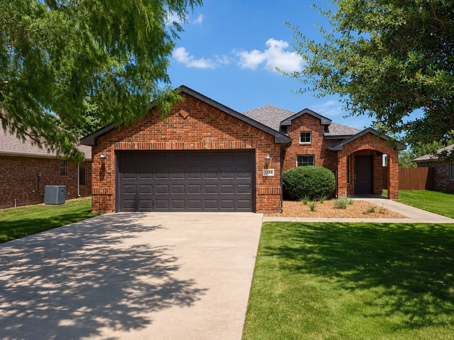 Single Family Residence For Sale in Hood County , 7322 Mistletoe Trail, Granbury, Texas 76048, 4 Bedroom, 2 Bathroom, 2 Garage spaces, 1,751 Sqft, built in 2015, mls#21360838, Real Estate Agent in Granbury, Homes For Sale in Hood county, Homes For Sale in Granbury, Realtor in Granbury Texas, Real Estate Brokerage Independent Realty Texas, Luminita Cordes Realtor