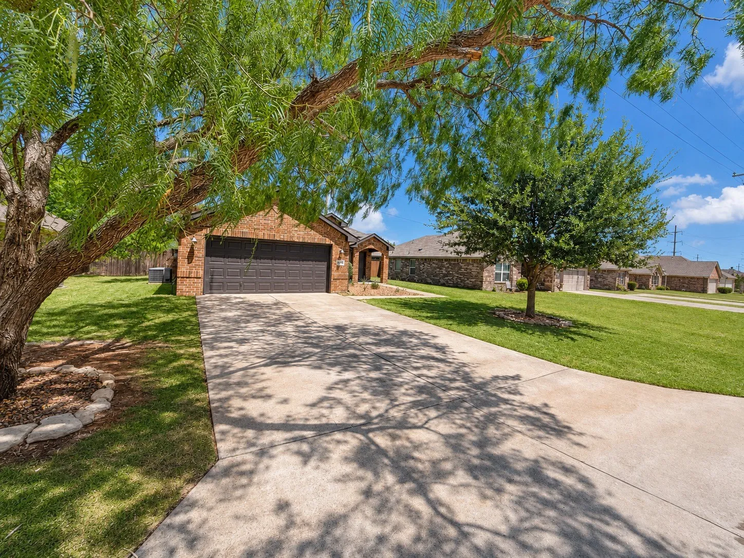 Single Family Residence For Sale in Hood County , 7322 Mistletoe Trail, Granbury, Texas 76048, 4 Bedroom, 2 Bathroom, 2 Garage spaces, 1,751 Sqft, built in 2015, mls#21360838, Real Estate Agent in Granbury, Homes For Sale in Hood county, Homes For Sale in Granbury, Realtor in Granbury Texas, Real Estate Brokerage Independent Realty Texas, Luminita Cordes Realtor