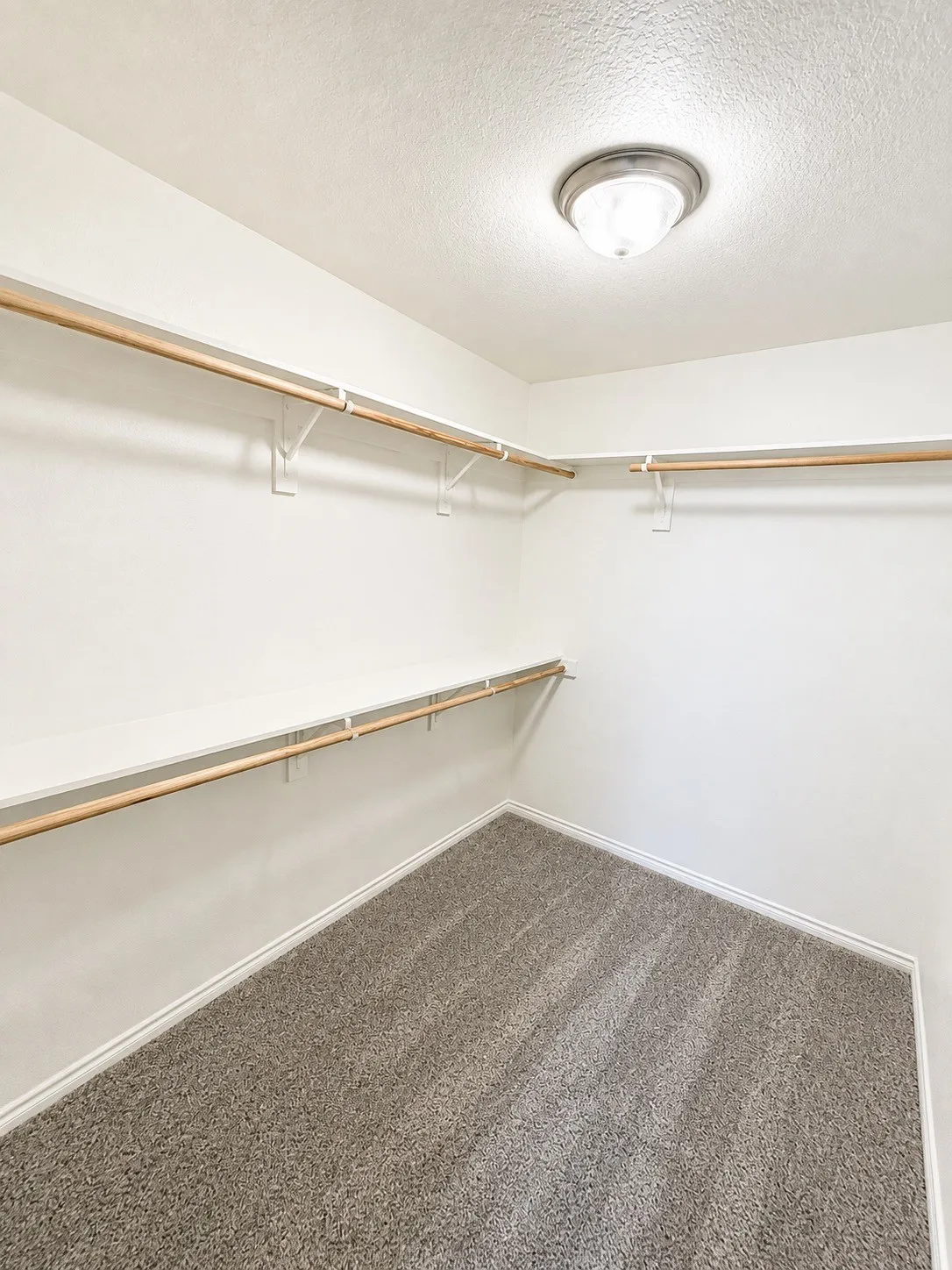 Single Family Residence For Sale in Hood County , 7322 Mistletoe Trail, Granbury, Texas 76048, 4 Bedroom, 2 Bathroom, 2 Garage spaces, 1,751 Sqft, built in 2015, mls#21360838, Real Estate Agent in Granbury, Homes For Sale in Hood county, Homes For Sale in Granbury, Realtor in Granbury Texas, Real Estate Brokerage Independent Realty Texas, Luminita Cordes Realtor