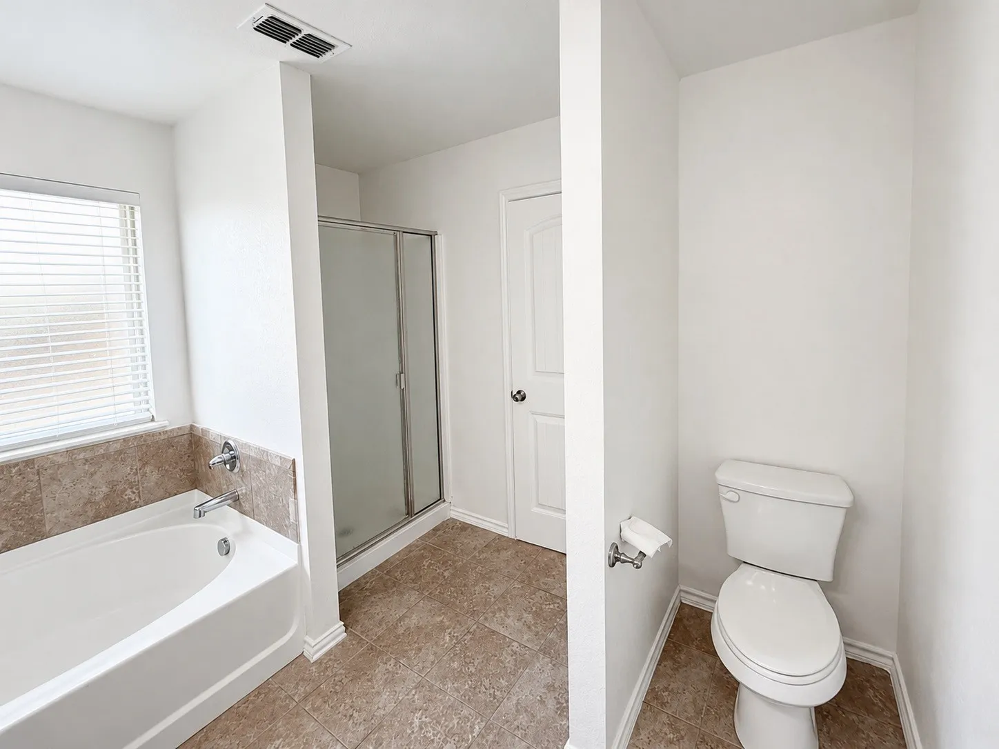 Single Family Residence For Sale in Hood County , 7322 Mistletoe Trail, Granbury, Texas 76048, 4 Bedroom, 2 Bathroom, 2 Garage spaces, 1,751 Sqft, built in 2015, mls#21360838, Real Estate Agent in Granbury, Homes For Sale in Hood county, Homes For Sale in Granbury, Realtor in Granbury Texas, Real Estate Brokerage Independent Realty Texas, Luminita Cordes Realtor