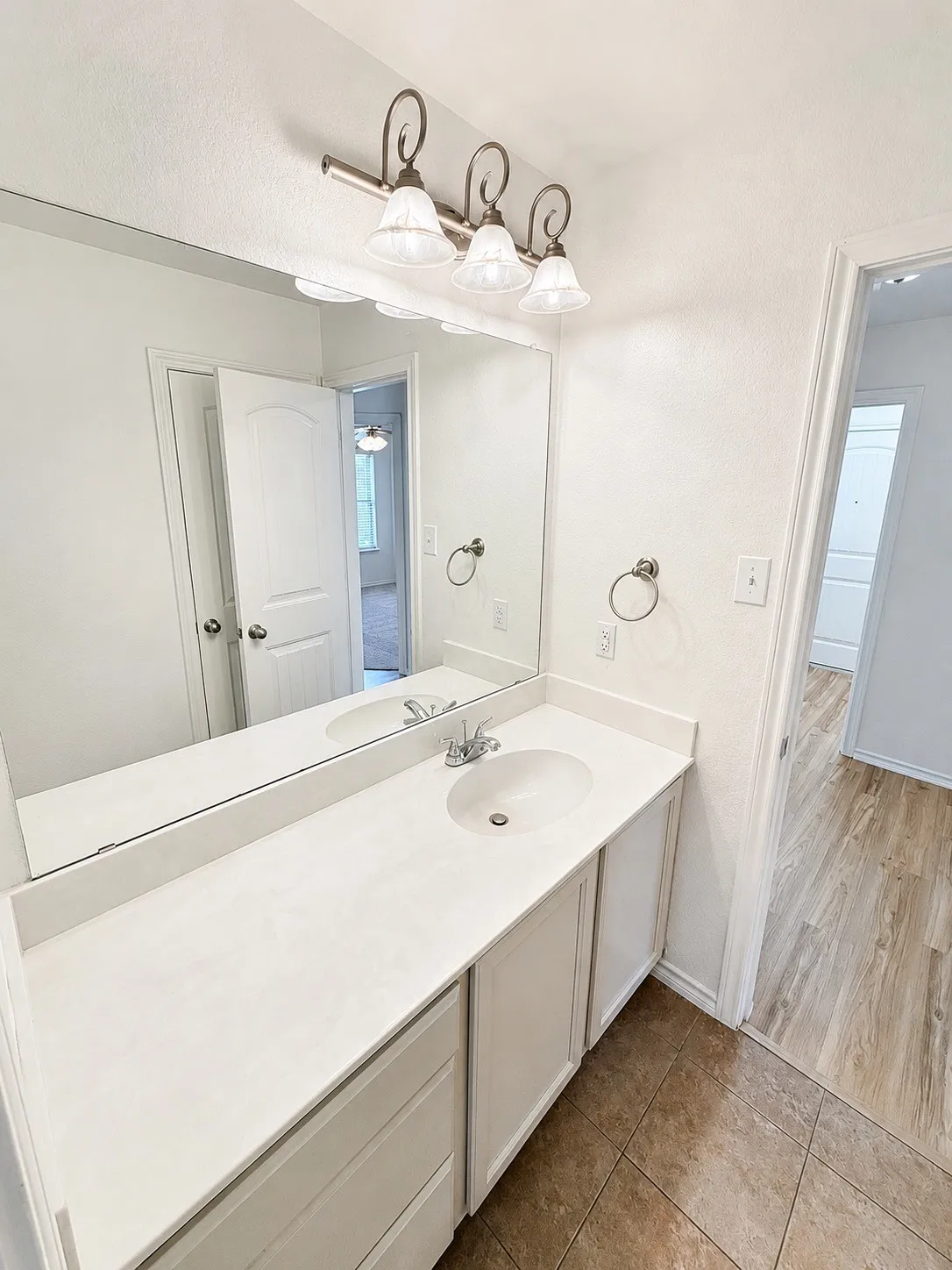 Single Family Residence For Sale in Hood County , 7322 Mistletoe Trail, Granbury, Texas 76048, 4 Bedroom, 2 Bathroom, 2 Garage spaces, 1,751 Sqft, built in 2015, mls#21360838, Real Estate Agent in Granbury, Homes For Sale in Hood county, Homes For Sale in Granbury, Realtor in Granbury Texas, Real Estate Brokerage Independent Realty Texas, Luminita Cordes Realtor