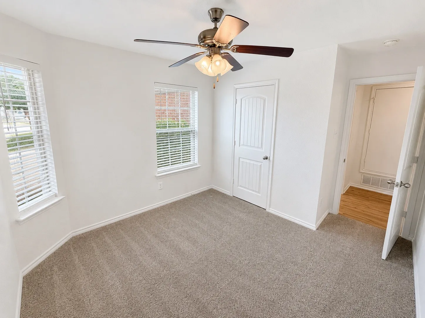 Single Family Residence For Sale in Hood County , 7322 Mistletoe Trail, Granbury, Texas 76048, 4 Bedroom, 2 Bathroom, 2 Garage spaces, 1,751 Sqft, built in 2015, mls#21360838, Real Estate Agent in Granbury, Homes For Sale in Hood county, Homes For Sale in Granbury, Realtor in Granbury Texas, Real Estate Brokerage Independent Realty Texas, Luminita Cordes Realtor