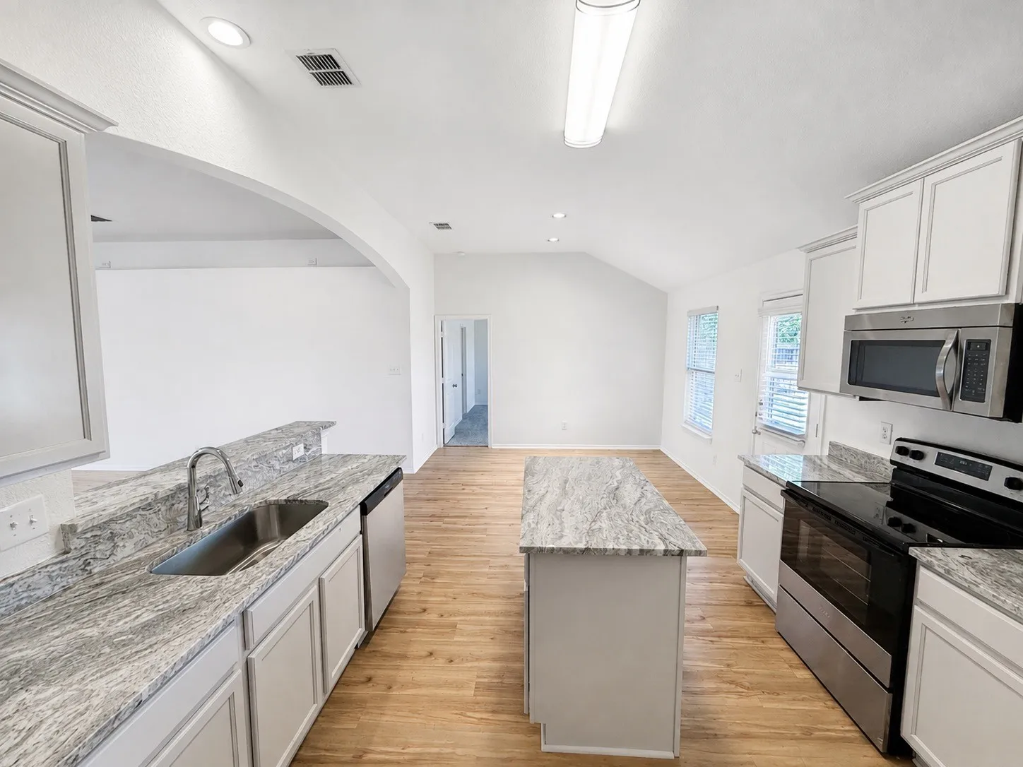 Single Family Residence For Sale in Hood County , 7322 Mistletoe Trail, Granbury, Texas 76048, 4 Bedroom, 2 Bathroom, 2 Garage spaces, 1,751 Sqft, built in 2015, mls#21360838, Real Estate Agent in Granbury, Homes For Sale in Hood county, Homes For Sale in Granbury, Realtor in Granbury Texas, Real Estate Brokerage Independent Realty Texas, Luminita Cordes Realtor