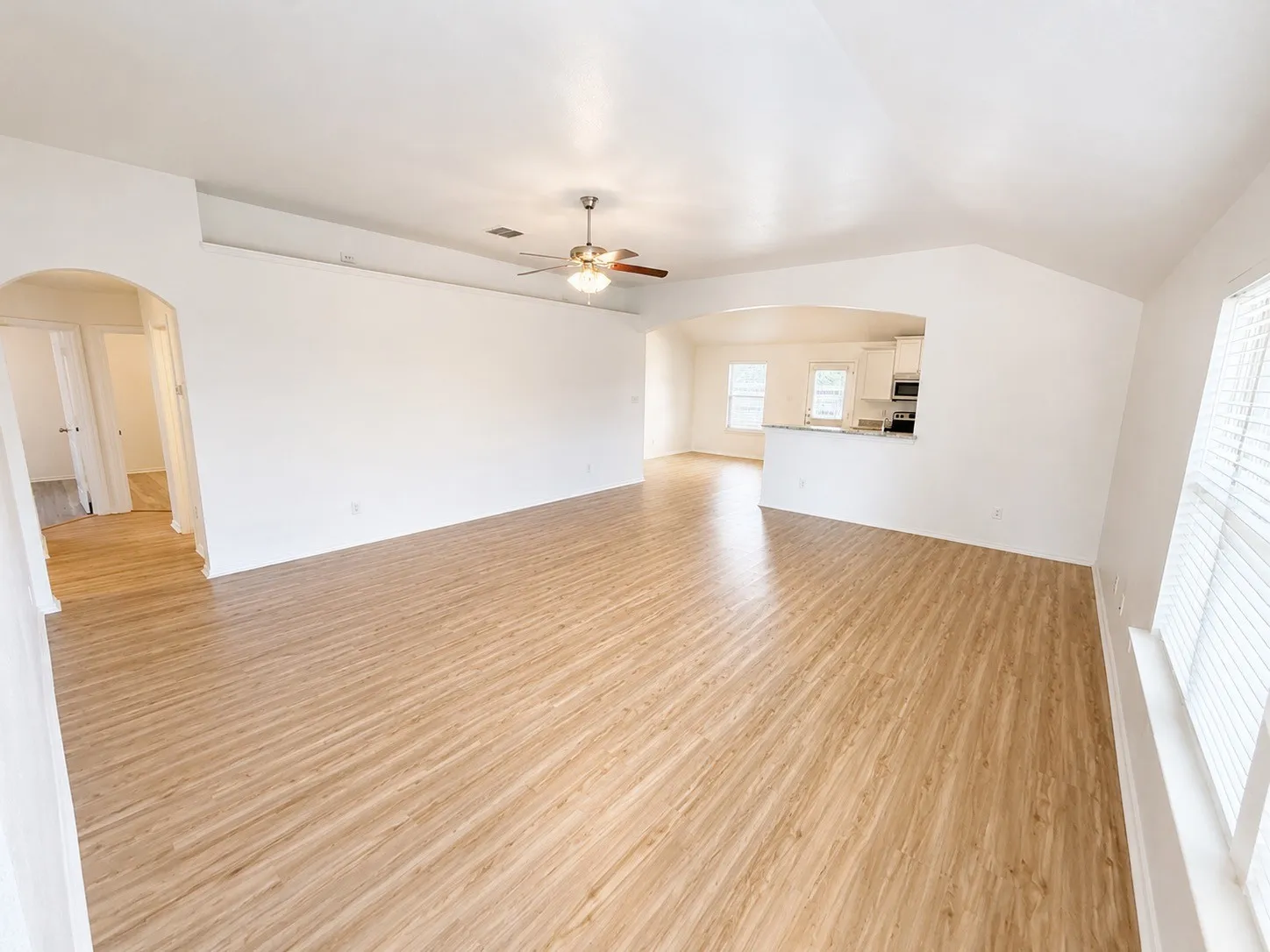 Single Family Residence For Sale in Hood County , 7322 Mistletoe Trail, Granbury, Texas 76048, 4 Bedroom, 2 Bathroom, 2 Garage spaces, 1,751 Sqft, built in 2015, mls#21360838, Real Estate Agent in Granbury, Homes For Sale in Hood county, Homes For Sale in Granbury, Realtor in Granbury Texas, Real Estate Brokerage Independent Realty Texas, Luminita Cordes Realtor