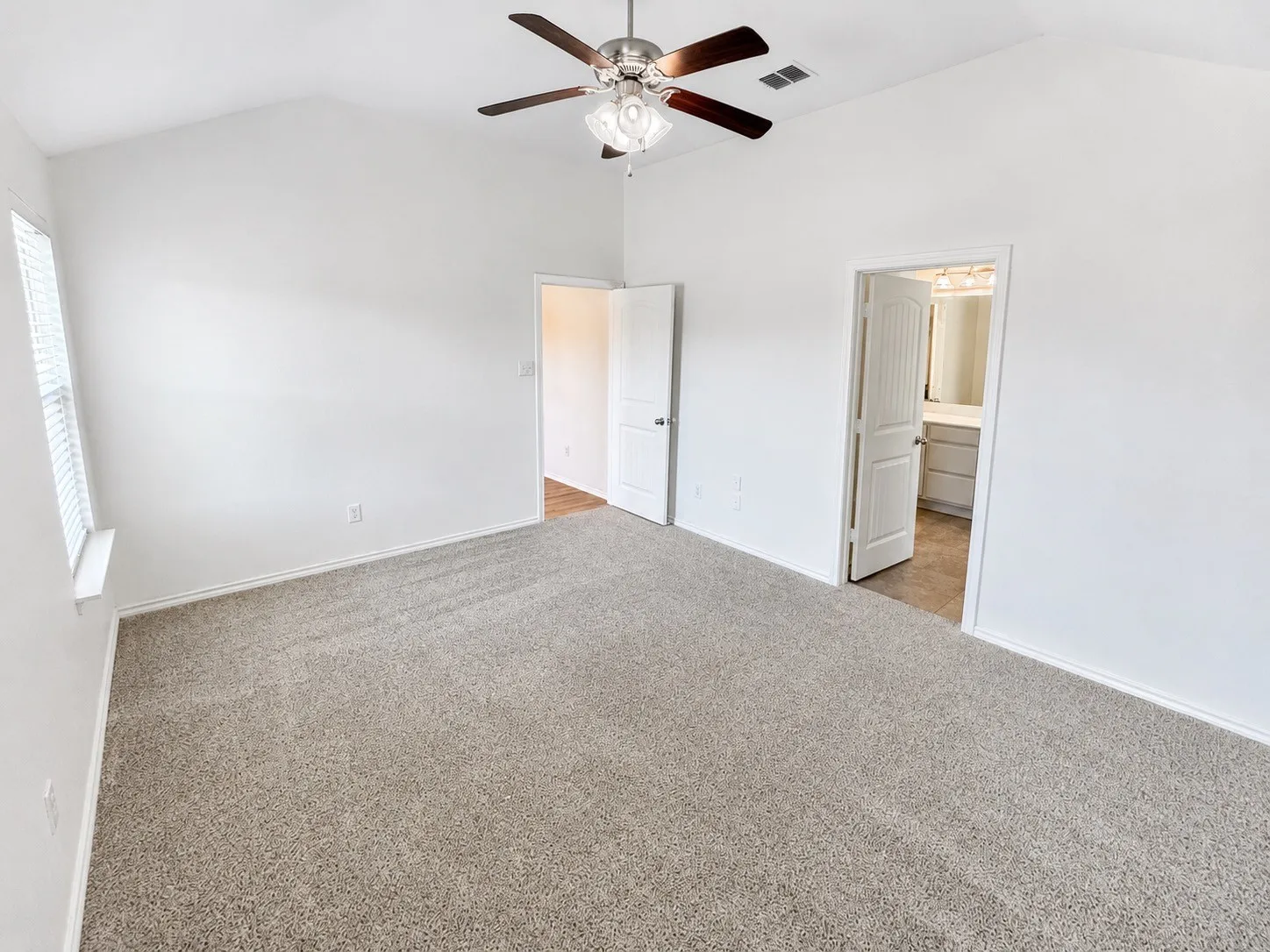 Single Family Residence For Sale in Hood County , 7322 Mistletoe Trail, Granbury, Texas 76048, 4 Bedroom, 2 Bathroom, 2 Garage spaces, 1,751 Sqft, built in 2015, mls#21360838, Real Estate Agent in Granbury, Homes For Sale in Hood county, Homes For Sale in Granbury, Realtor in Granbury Texas, Real Estate Brokerage Independent Realty Texas, Luminita Cordes Realtor