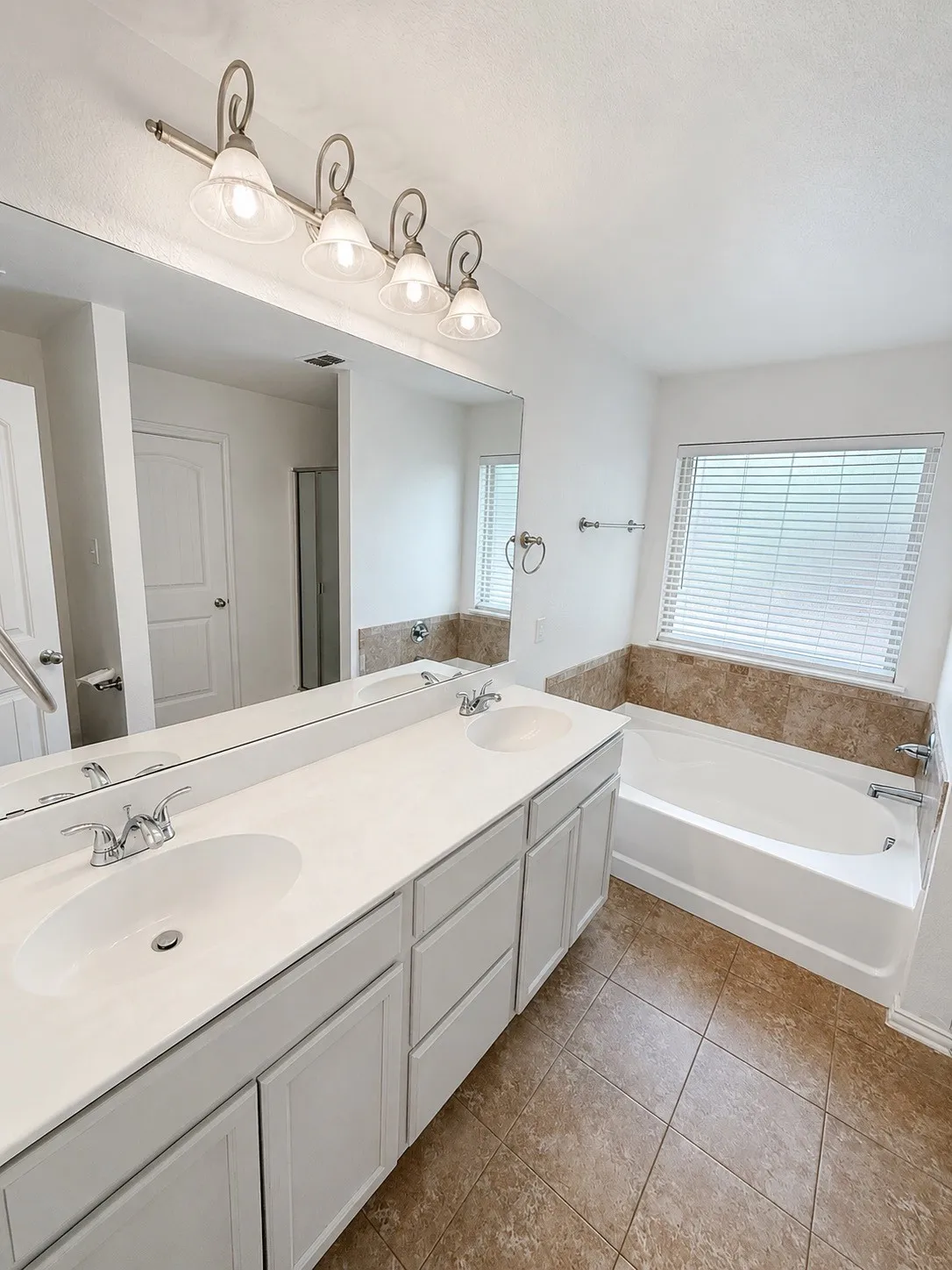 Single Family Residence For Sale in Hood County , 7322 Mistletoe Trail, Granbury, Texas 76048, 4 Bedroom, 2 Bathroom, 2 Garage spaces, 1,751 Sqft, built in 2015, mls#21360838, Real Estate Agent in Granbury, Homes For Sale in Hood county, Homes For Sale in Granbury, Realtor in Granbury Texas, Real Estate Brokerage Independent Realty Texas, Luminita Cordes Realtor