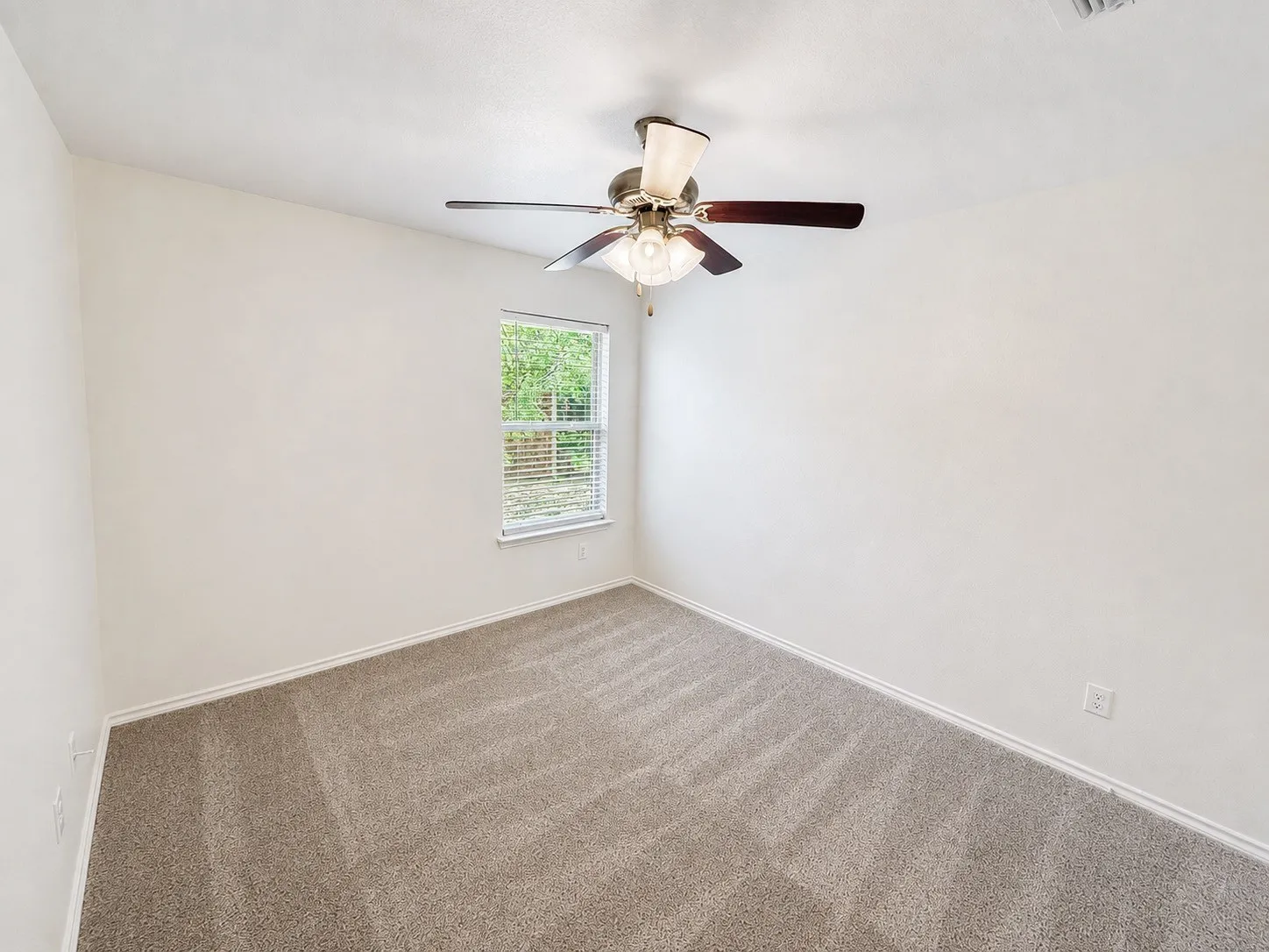 Single Family Residence For Sale in Hood County , 7322 Mistletoe Trail, Granbury, Texas 76048, 4 Bedroom, 2 Bathroom, 2 Garage spaces, 1,751 Sqft, built in 2015, mls#21360838, Real Estate Agent in Granbury, Homes For Sale in Hood county, Homes For Sale in Granbury, Realtor in Granbury Texas, Real Estate Brokerage Independent Realty Texas, Luminita Cordes Realtor