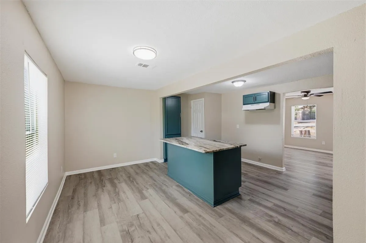 Single Family Residence For Sale in Tarrant County , 2708 Burchill Road S, Fort Worth, Texas 76105, 3 Bedroom, 2 Bathroom, Garage spaces, 1,050 Sqft, built in 1947, mls#21363613, Real Estate Agent in Fort Worth, Homes For Sale in Tarrant county, Homes For Sale in Fort Worth, Realtor in Fort Worth Texas, Real Estate Brokerage Independent Realty Texas, Luminita Cordes Realtor
