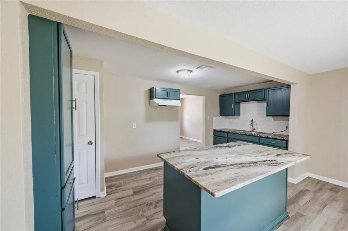 Single Family Residence For Sale in Tarrant County , 2708 Burchill Road S, Fort Worth, Texas 76105, 3 Bedroom, 2 Bathroom, Garage spaces, 1,050 Sqft, built in 1947, mls#21363613, Real Estate Agent in Fort Worth, Homes For Sale in Tarrant county, Homes For Sale in Fort Worth, Realtor in Fort Worth Texas, Real Estate Brokerage Independent Realty Texas, Luminita Cordes Realtor