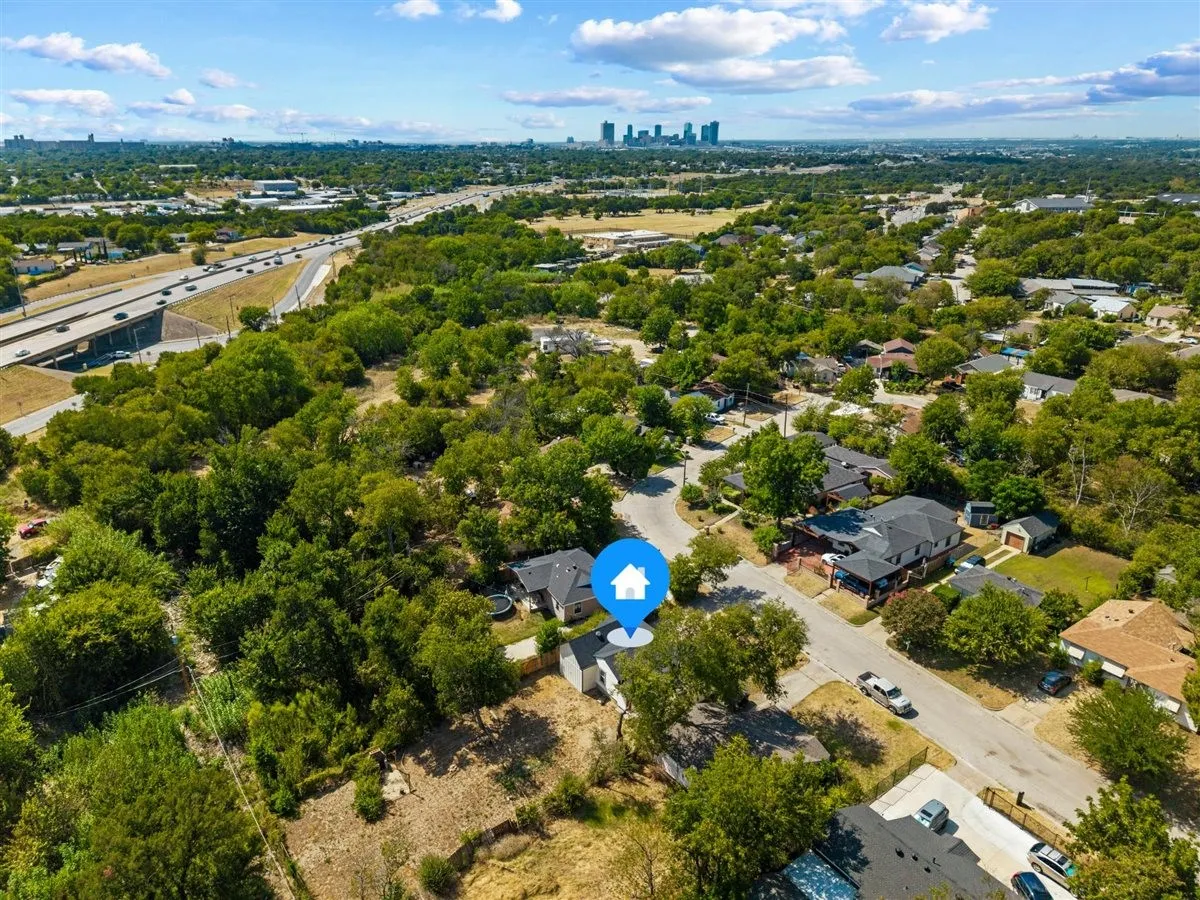 Single Family Residence For Sale in Tarrant County , 2708 Burchill Road S, Fort Worth, Texas 76105, 3 Bedroom, 2 Bathroom, Garage spaces, 1,050 Sqft, built in 1947, mls#21363613, Real Estate Agent in Fort Worth, Homes For Sale in Tarrant county, Homes For Sale in Fort Worth, Realtor in Fort Worth Texas, Real Estate Brokerage Independent Realty Texas, Luminita Cordes Realtor