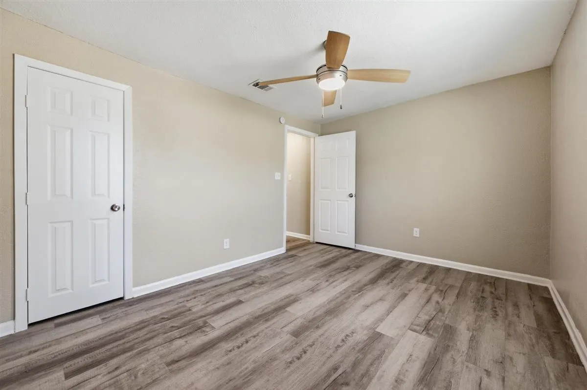 Single Family Residence For Sale in Tarrant County , 2708 Burchill Road S, Fort Worth, Texas 76105, 3 Bedroom, 2 Bathroom, Garage spaces, 1,050 Sqft, built in 1947, mls#21363613, Real Estate Agent in Fort Worth, Homes For Sale in Tarrant county, Homes For Sale in Fort Worth, Realtor in Fort Worth Texas, Real Estate Brokerage Independent Realty Texas, Luminita Cordes Realtor