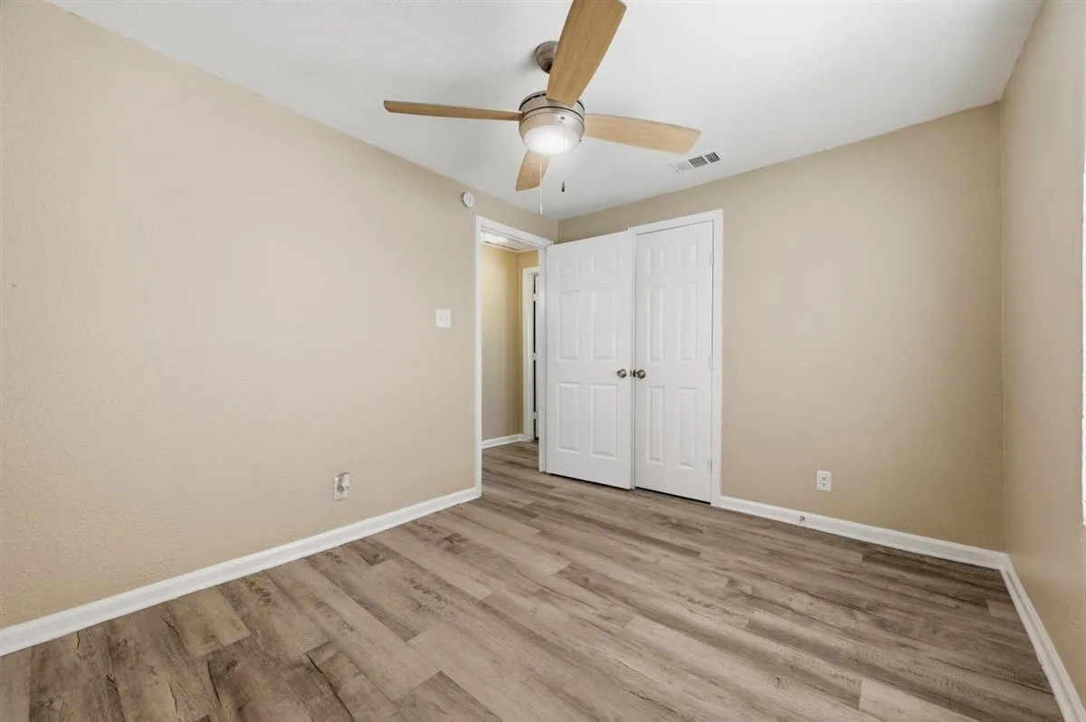Single Family Residence For Sale in Tarrant County , 2708 Burchill Road S, Fort Worth, Texas 76105, 3 Bedroom, 2 Bathroom, Garage spaces, 1,050 Sqft, built in 1947, mls#21363613, Real Estate Agent in Fort Worth, Homes For Sale in Tarrant county, Homes For Sale in Fort Worth, Realtor in Fort Worth Texas, Real Estate Brokerage Independent Realty Texas, Luminita Cordes Realtor