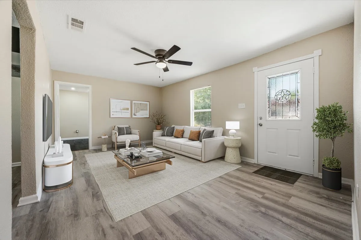 Single Family Residence For Sale in Tarrant County , 2708 Burchill Road S, Fort Worth, Texas 76105, 3 Bedroom, 2 Bathroom, Garage spaces, 1,050 Sqft, built in 1947, mls#21363613, Real Estate Agent in Fort Worth, Homes For Sale in Tarrant county, Homes For Sale in Fort Worth, Realtor in Fort Worth Texas, Real Estate Brokerage Independent Realty Texas, Luminita Cordes Realtor