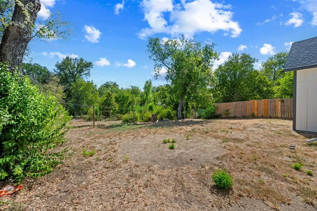 Single Family Residence For Sale in Tarrant County , 2708 Burchill Road S, Fort Worth, Texas 76105, 3 Bedroom, 2 Bathroom, Garage spaces, 1,050 Sqft, built in 1947, mls#21363613, Real Estate Agent in Fort Worth, Homes For Sale in Tarrant county, Homes For Sale in Fort Worth, Realtor in Fort Worth Texas, Real Estate Brokerage Independent Realty Texas, Luminita Cordes Realtor