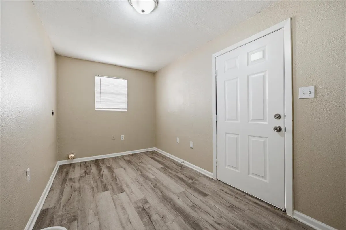 Single Family Residence For Sale in Tarrant County , 2708 Burchill Road S, Fort Worth, Texas 76105, 3 Bedroom, 2 Bathroom, Garage spaces, 1,050 Sqft, built in 1947, mls#21363613, Real Estate Agent in Fort Worth, Homes For Sale in Tarrant county, Homes For Sale in Fort Worth, Realtor in Fort Worth Texas, Real Estate Brokerage Independent Realty Texas, Luminita Cordes Realtor