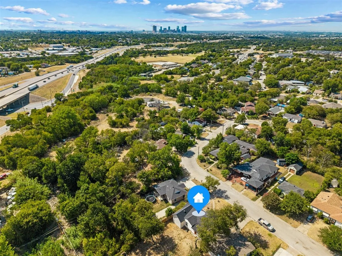 Single Family Residence For Sale in Tarrant County , 2708 Burchill Road S, Fort Worth, Texas 76105, 3 Bedroom, 2 Bathroom, Garage spaces, 1,050 Sqft, built in 1947, mls#21363613, Real Estate Agent in Fort Worth, Homes For Sale in Tarrant county, Homes For Sale in Fort Worth, Realtor in Fort Worth Texas, Real Estate Brokerage Independent Realty Texas, Luminita Cordes Realtor