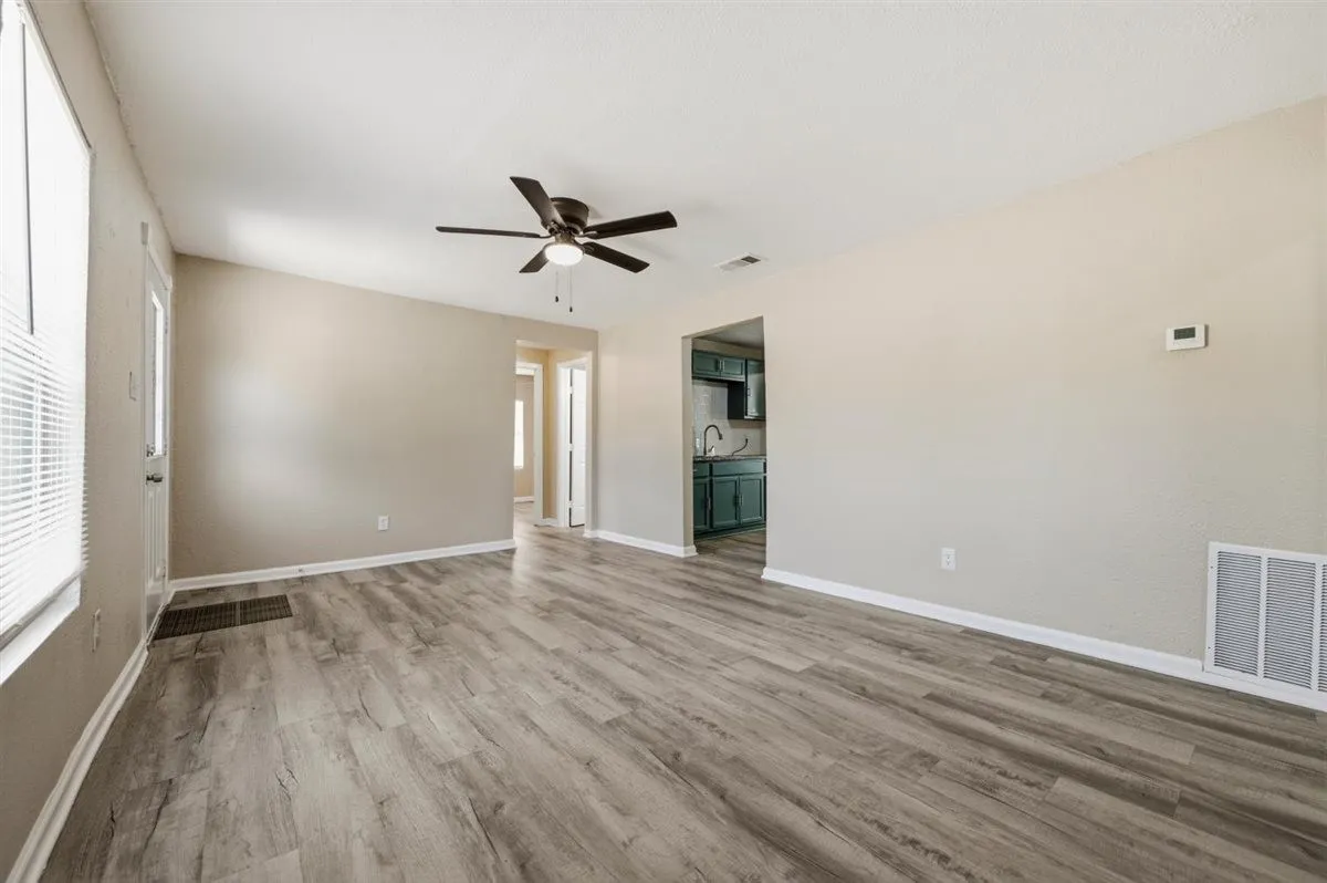Single Family Residence For Sale in Tarrant County , 2708 Burchill Road S, Fort Worth, Texas 76105, 3 Bedroom, 2 Bathroom, Garage spaces, 1,050 Sqft, built in 1947, mls#21363613, Real Estate Agent in Fort Worth, Homes For Sale in Tarrant county, Homes For Sale in Fort Worth, Realtor in Fort Worth Texas, Real Estate Brokerage Independent Realty Texas, Luminita Cordes Realtor