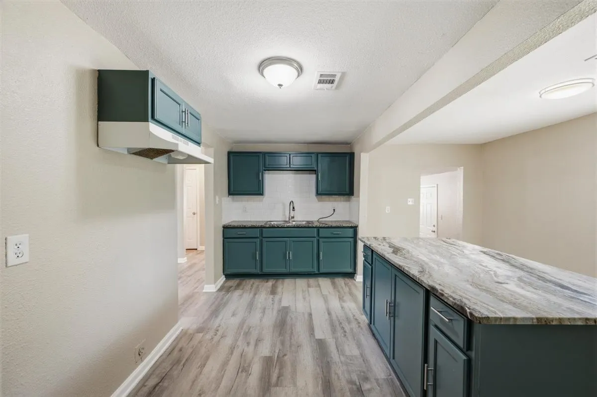 Single Family Residence For Sale in Tarrant County , 2708 Burchill Road S, Fort Worth, Texas 76105, 3 Bedroom, 2 Bathroom, Garage spaces, 1,050 Sqft, built in 1947, mls#21363613, Real Estate Agent in Fort Worth, Homes For Sale in Tarrant county, Homes For Sale in Fort Worth, Realtor in Fort Worth Texas, Real Estate Brokerage Independent Realty Texas, Luminita Cordes Realtor