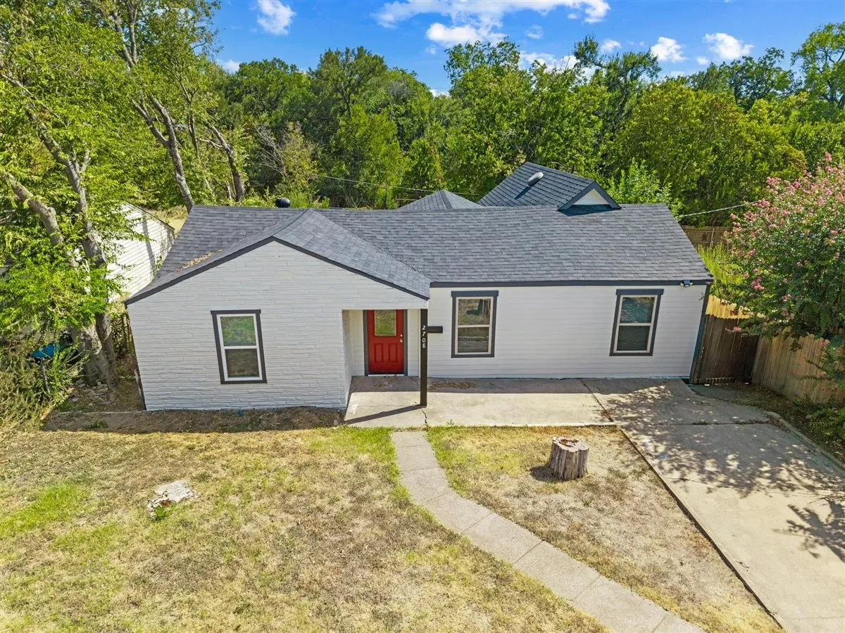 Single Family Residence For Sale in Tarrant County , 2708 Burchill Road S, Fort Worth, Texas 76105, 3 Bedroom, 2 Bathroom, Garage spaces, 1,050 Sqft, built in 1947, mls#21363613, Real Estate Agent in Fort Worth, Homes For Sale in Tarrant county, Homes For Sale in Fort Worth, Realtor in Fort Worth Texas, Real Estate Brokerage Independent Realty Texas, Luminita Cordes Realtor