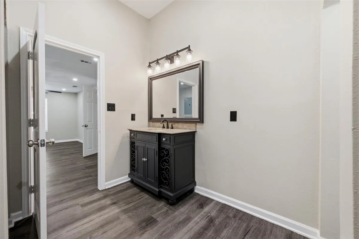 Single Family Residence For Sale in Tarrant County , 2708 Burchill Road S, Fort Worth, Texas 76105, 3 Bedroom, 2 Bathroom, Garage spaces, 1,050 Sqft, built in 1947, mls#21363613, Real Estate Agent in Fort Worth, Homes For Sale in Tarrant county, Homes For Sale in Fort Worth, Realtor in Fort Worth Texas, Real Estate Brokerage Independent Realty Texas, Luminita Cordes Realtor