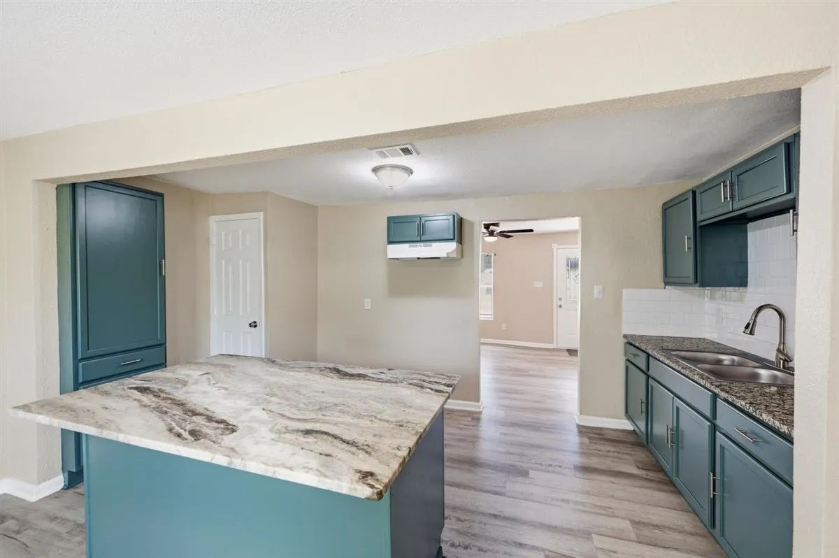 Single Family Residence For Sale in Tarrant County , 2708 Burchill Road S, Fort Worth, Texas 76105, 3 Bedroom, 2 Bathroom, Garage spaces, 1,050 Sqft, built in 1947, mls#21363613, Real Estate Agent in Fort Worth, Homes For Sale in Tarrant county, Homes For Sale in Fort Worth, Realtor in Fort Worth Texas, Real Estate Brokerage Independent Realty Texas, Luminita Cordes Realtor