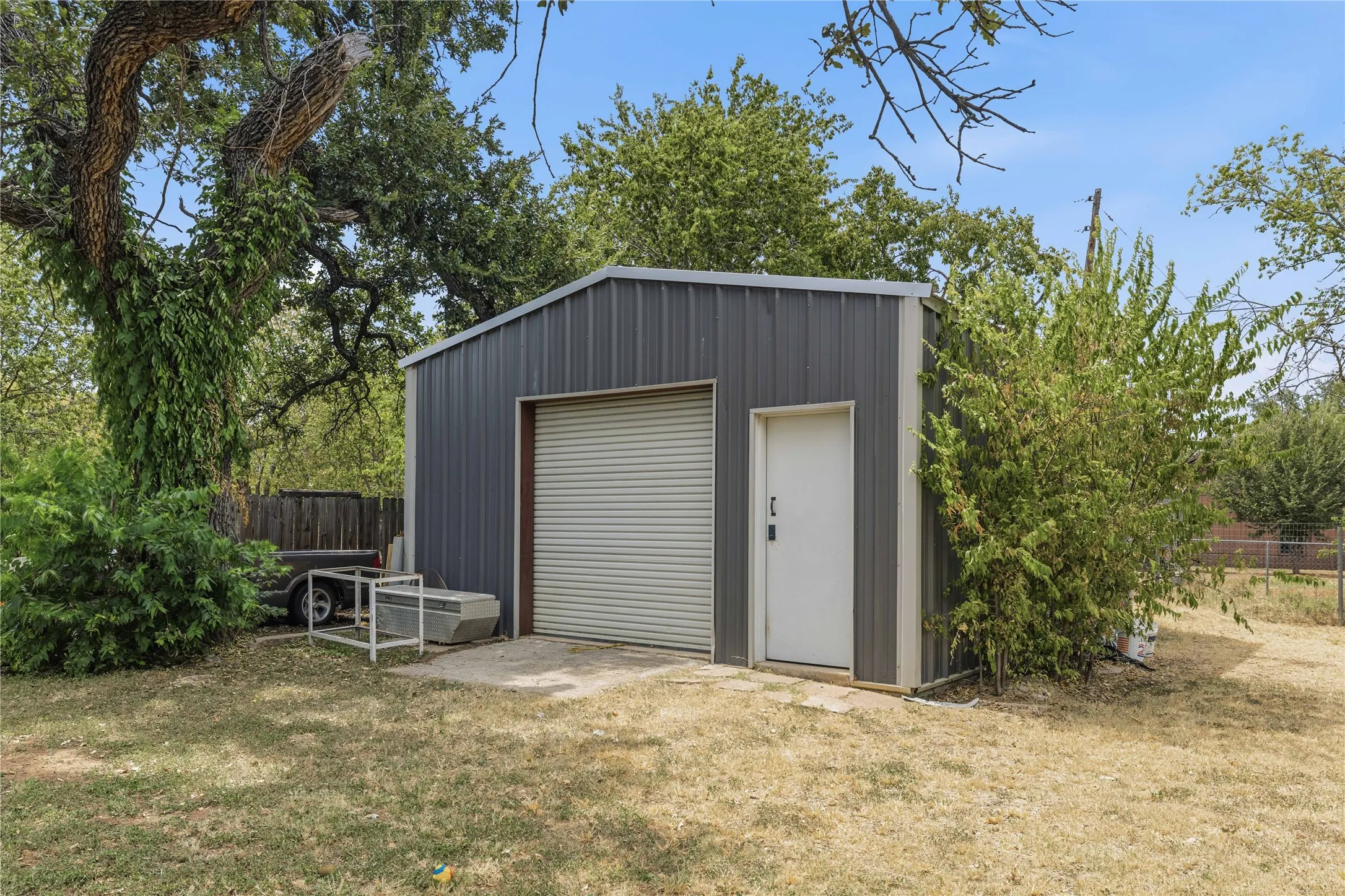Single Family Residence For Sale in Brown County , 1303 Avenue D, Brownwood, Texas 76801, 3 Bedroom, 2 Bathroom, 1 Garage spaces, 1,134 Sqft, built in 0, mls#21363169, Real Estate Agent in Brownwood, Homes For Sale in Brown county, Homes For Sale in Brownwood, Realtor in Brownwood Texas, Real Estate Brokerage Independent Realty Texas, Luminita Cordes Realtor